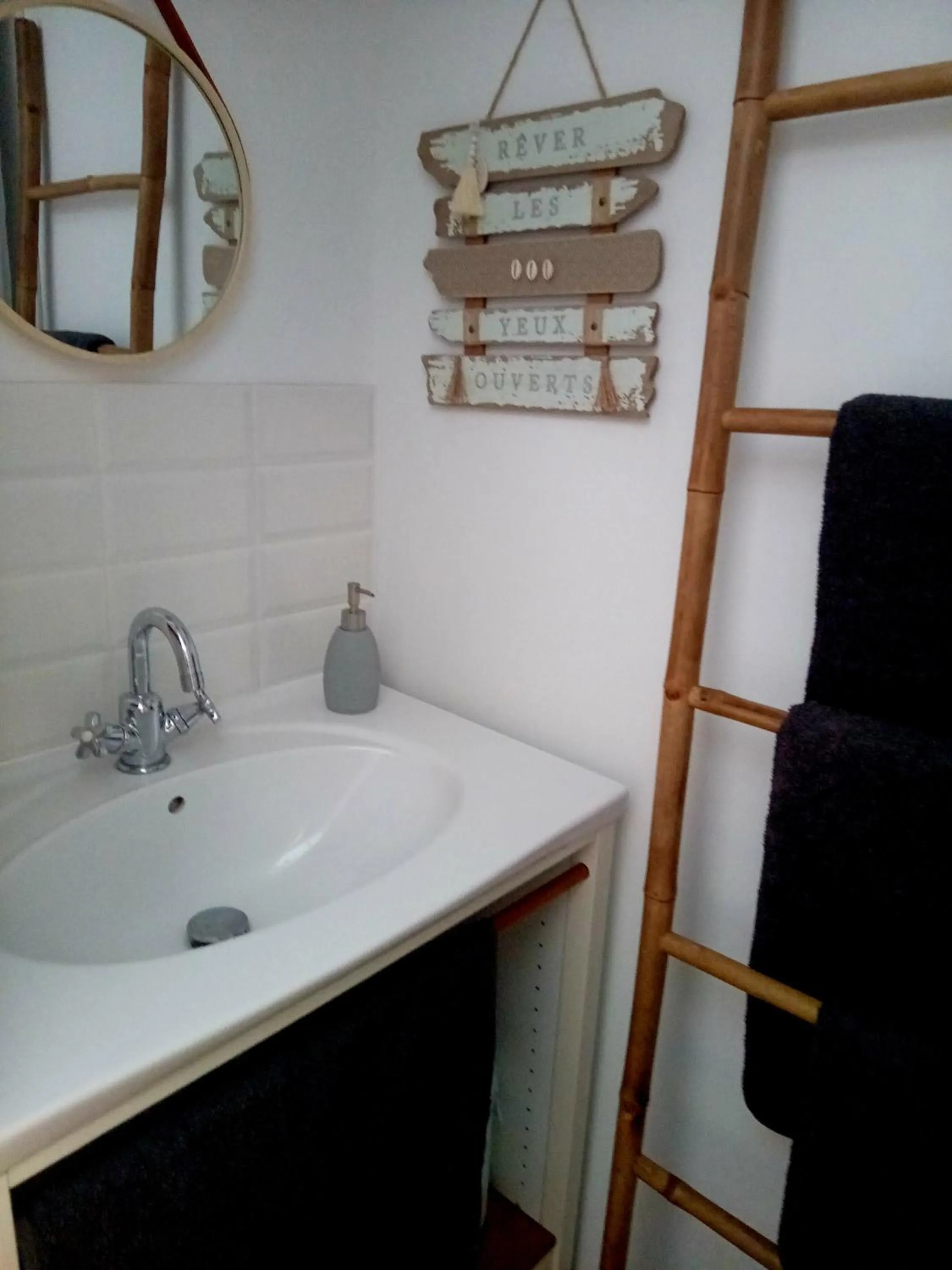 Bathroom in La Cabane Bordeaux St Augustin