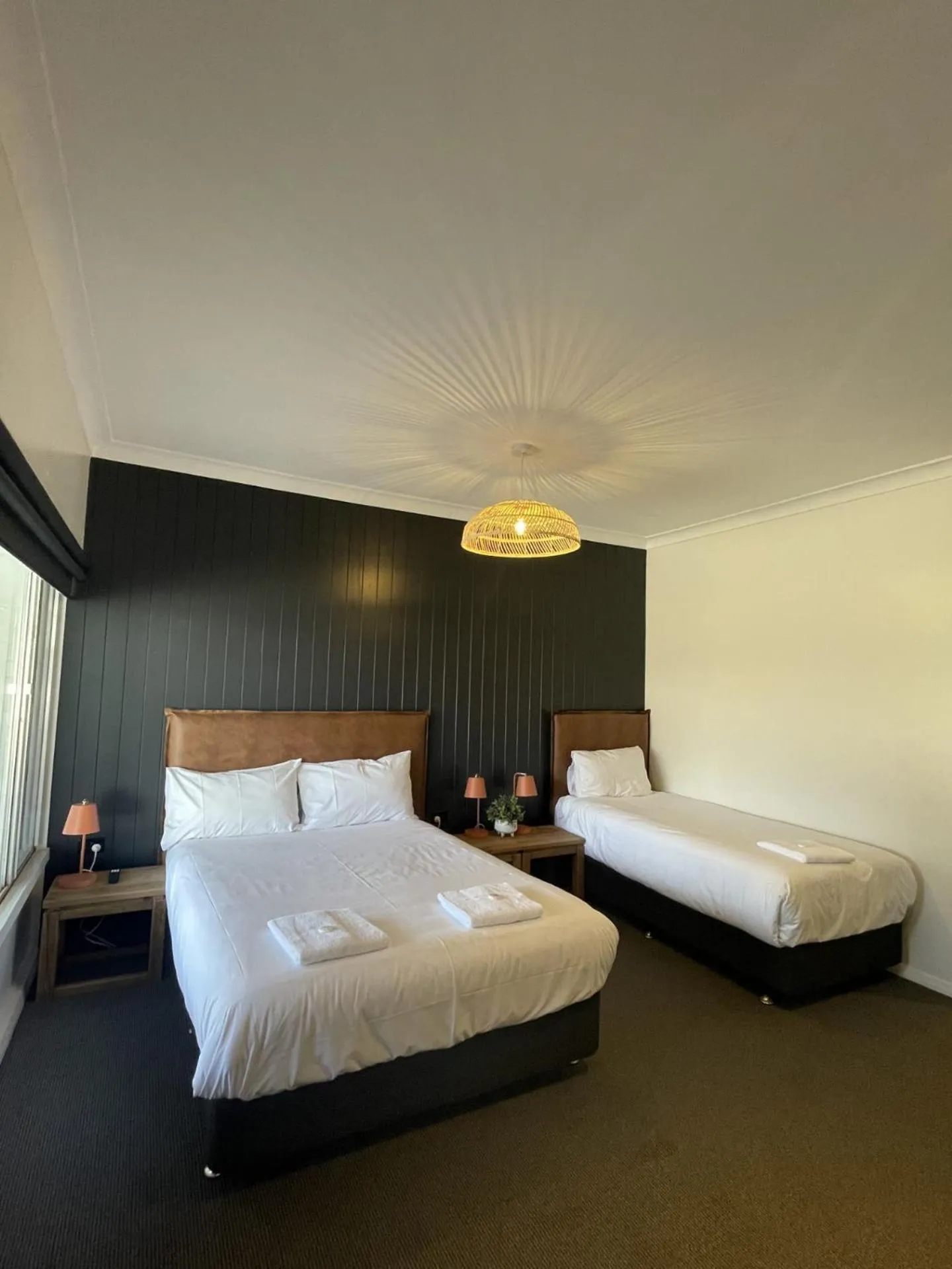 Bed in Palm and Pawn Motor Inn