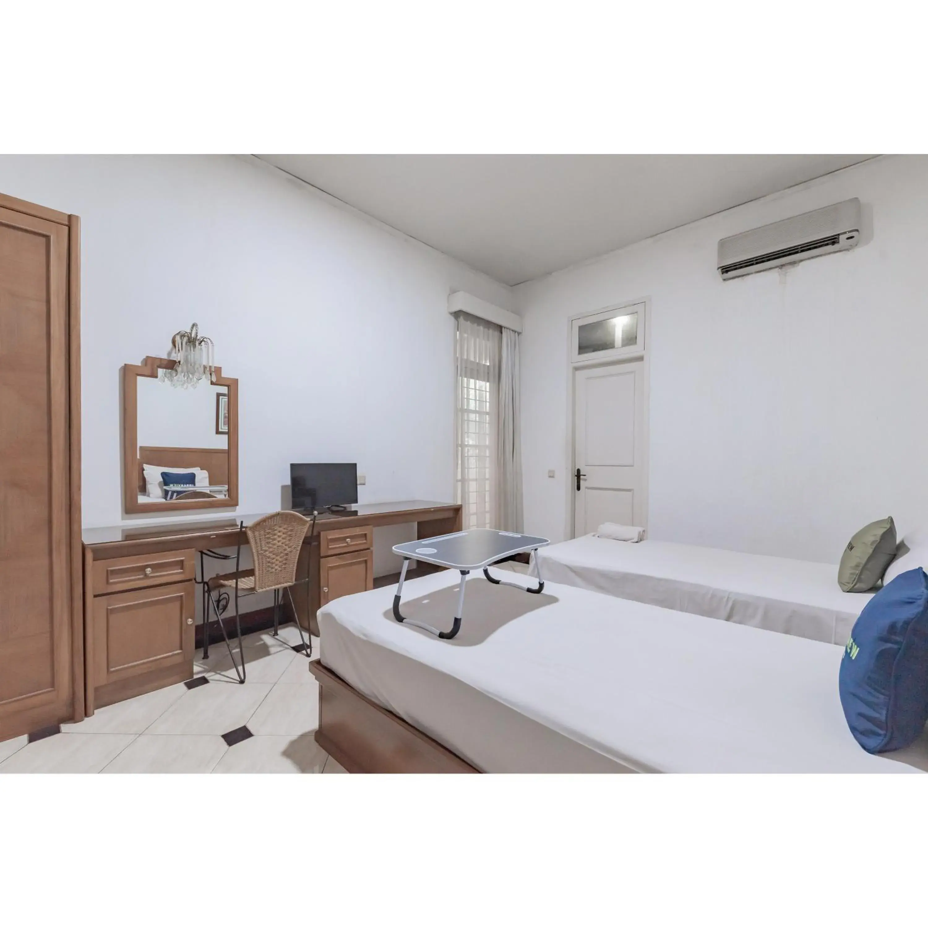 Bedroom, Bed in Urbanview Hotel Utari Bedroom, Bed in Urbanview Hotel Utari