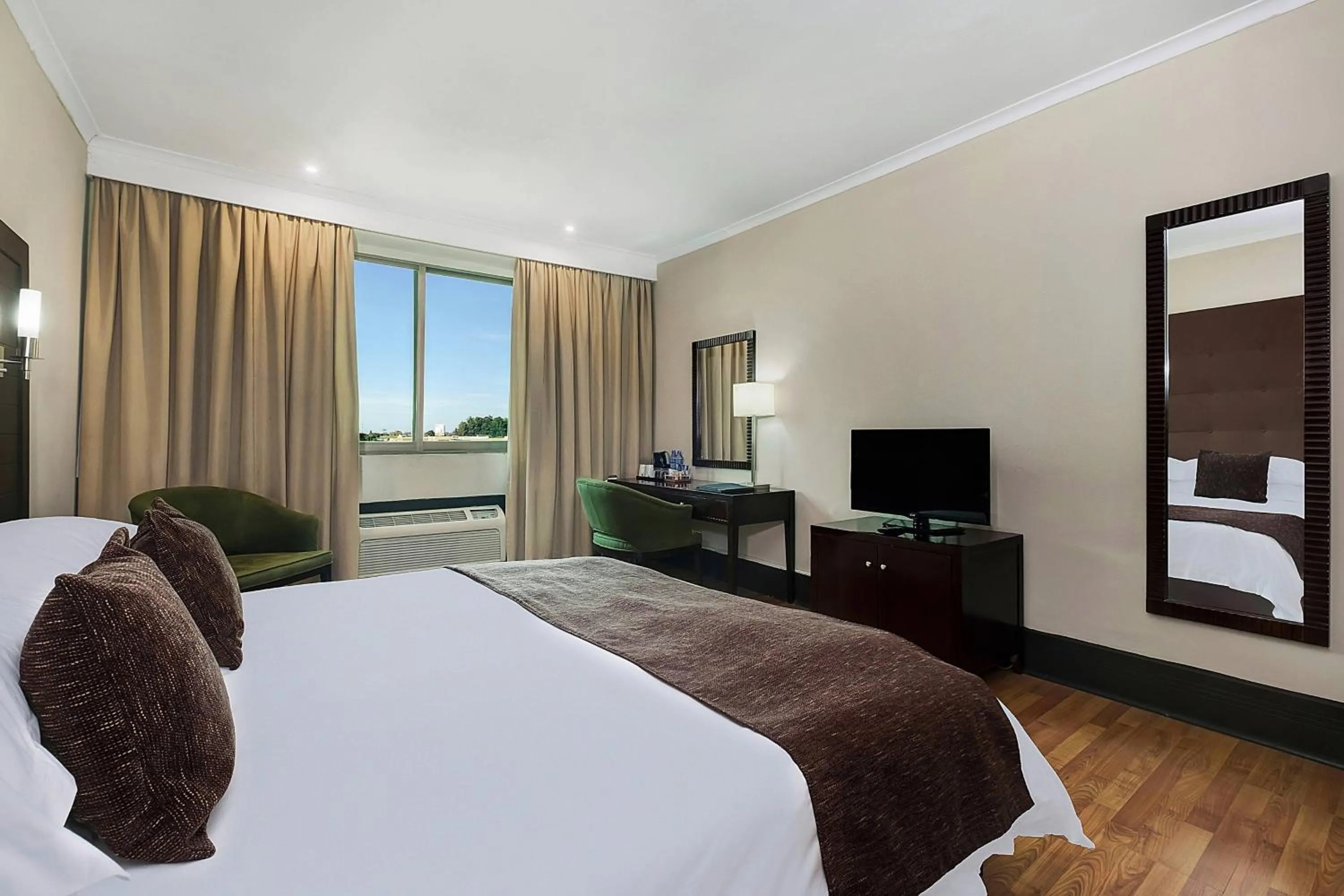 Photo of the whole room, Bed in Protea Hotel by Marriott Lusaka