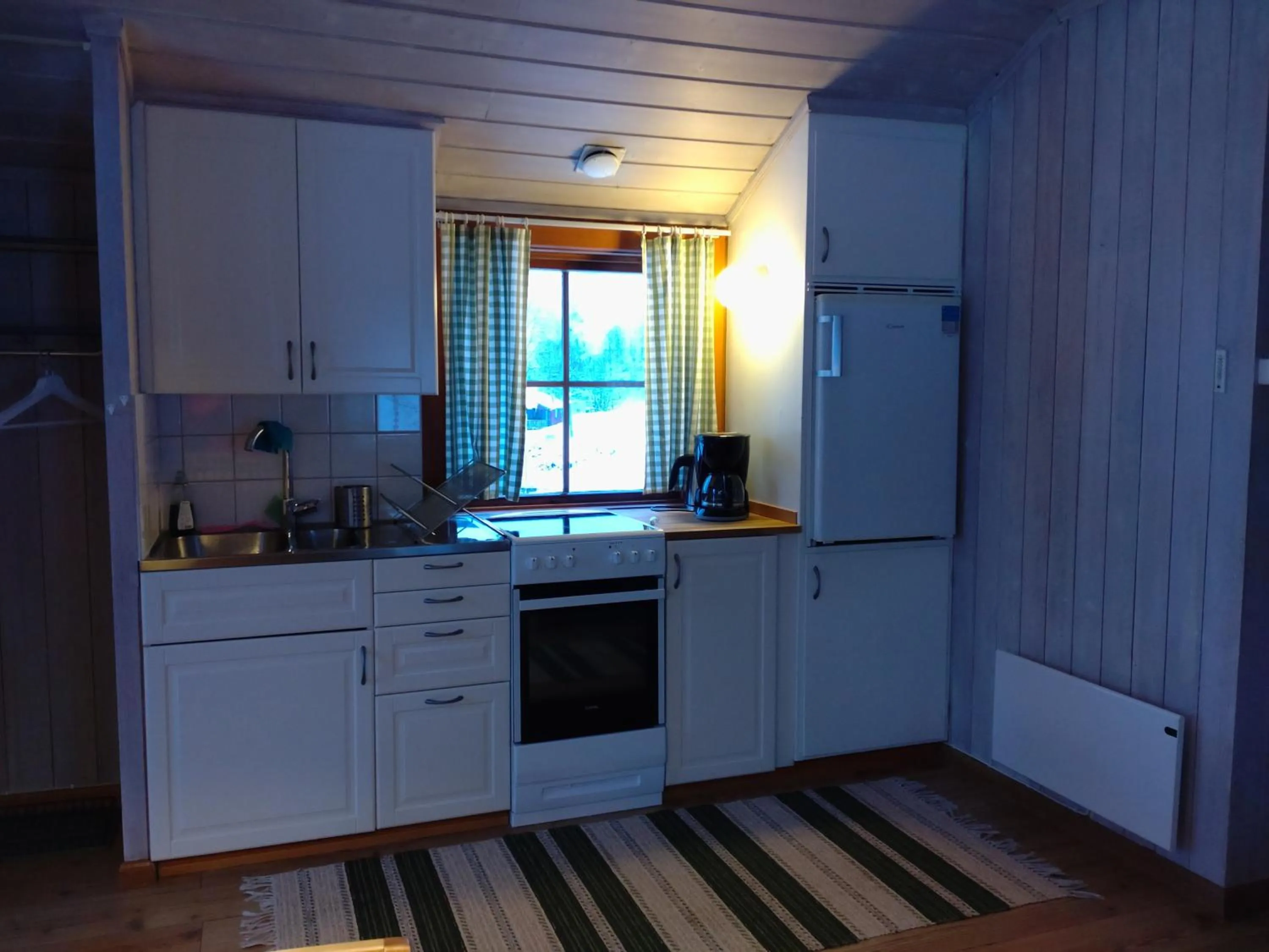 Kitchen or kitchenette in Fyrklöverns Stugby