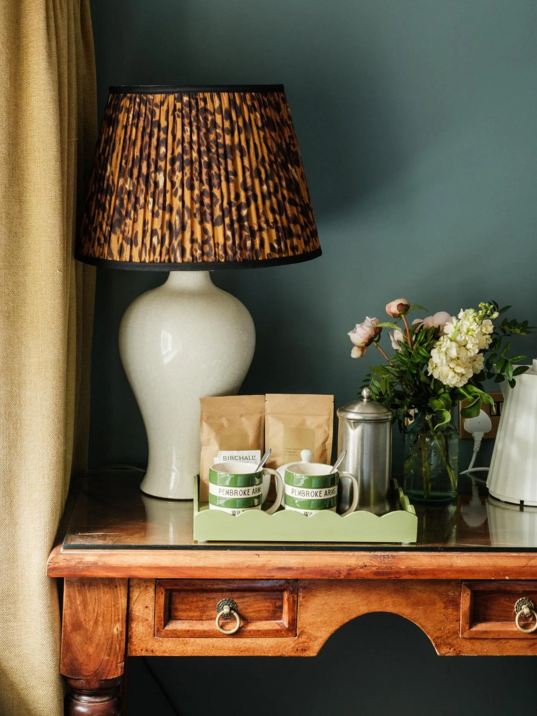 Bedroom in The Pembroke Arms