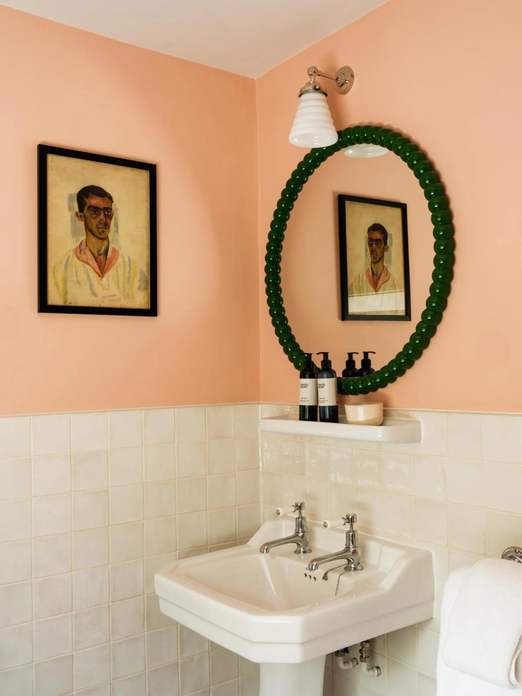 Bathroom in The Pembroke Arms