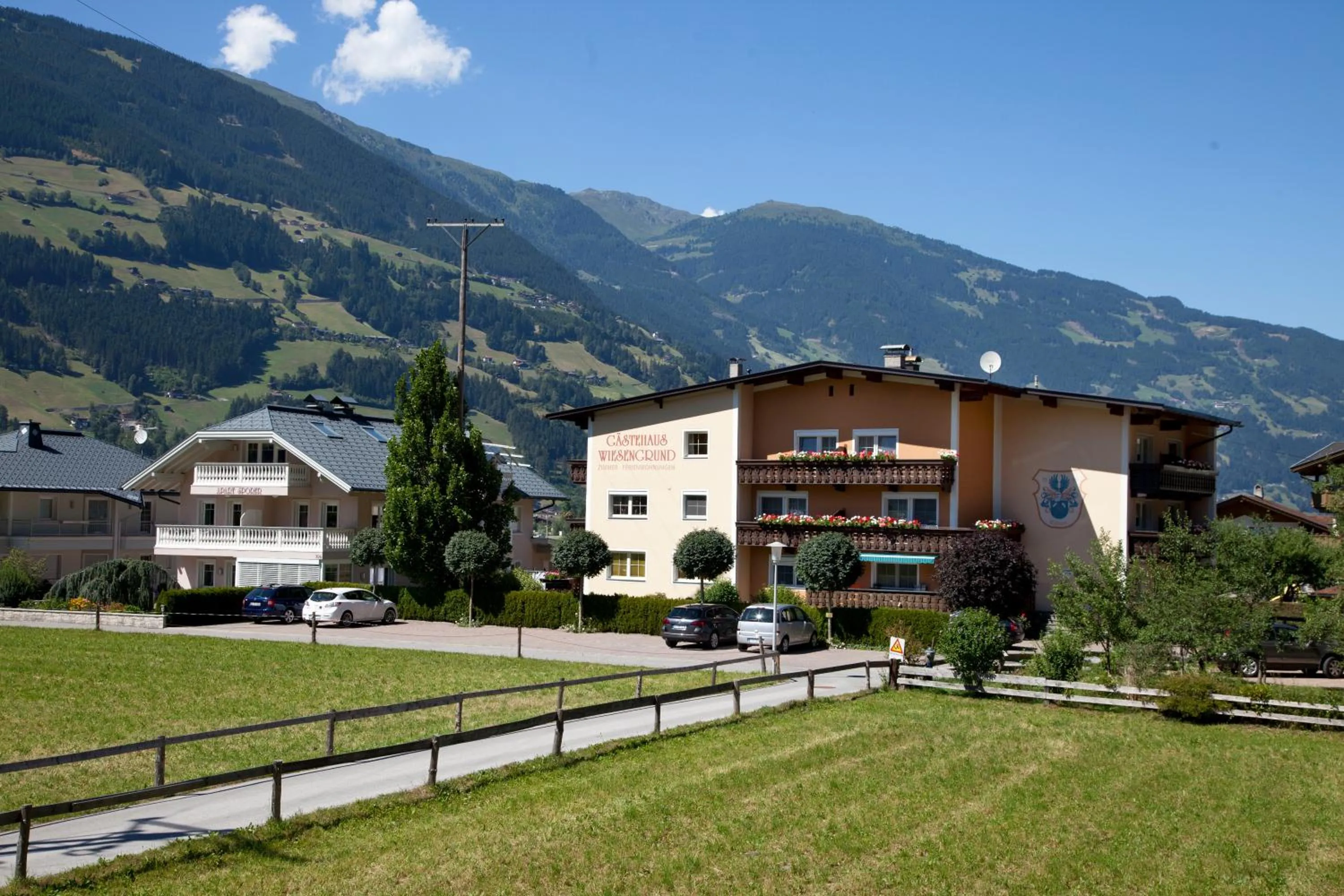 Facade/entrance in Gästehaus Wiesengrund & Apart Sporer