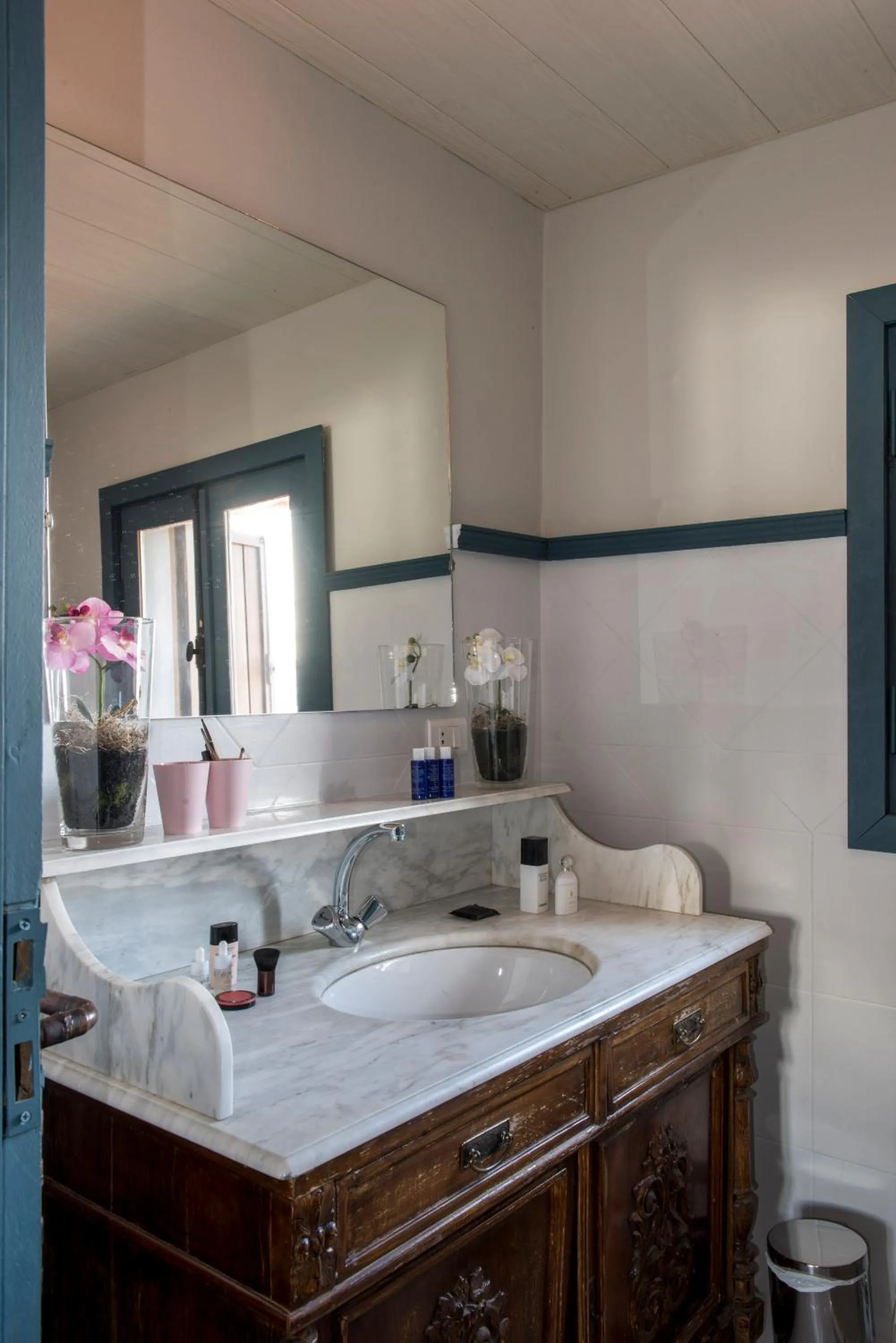 Bathroom in La Maison des Cèdres