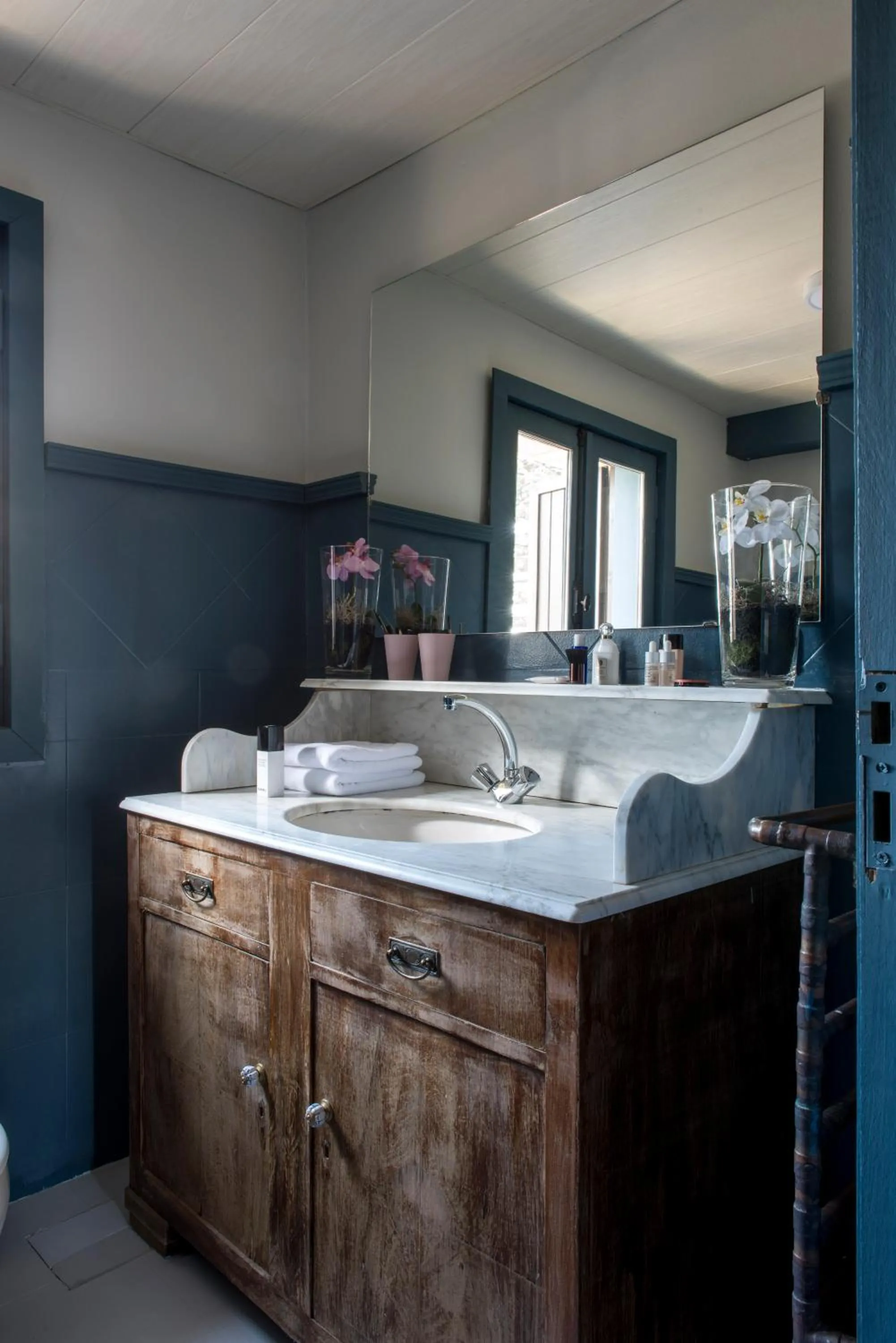 Bathroom in La Maison des Cèdres
