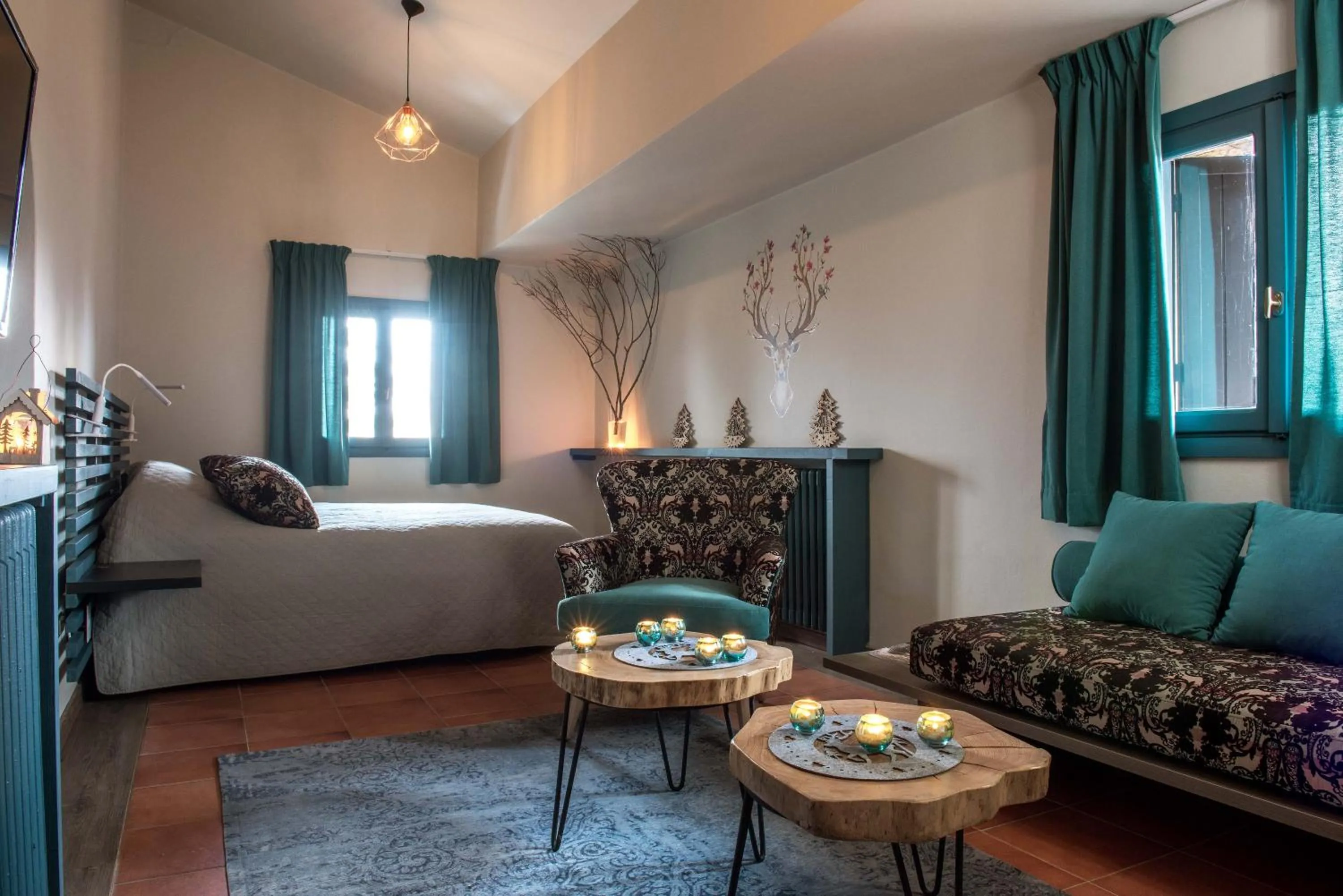 Photo of the whole room, Bed in La Maison des Cèdres