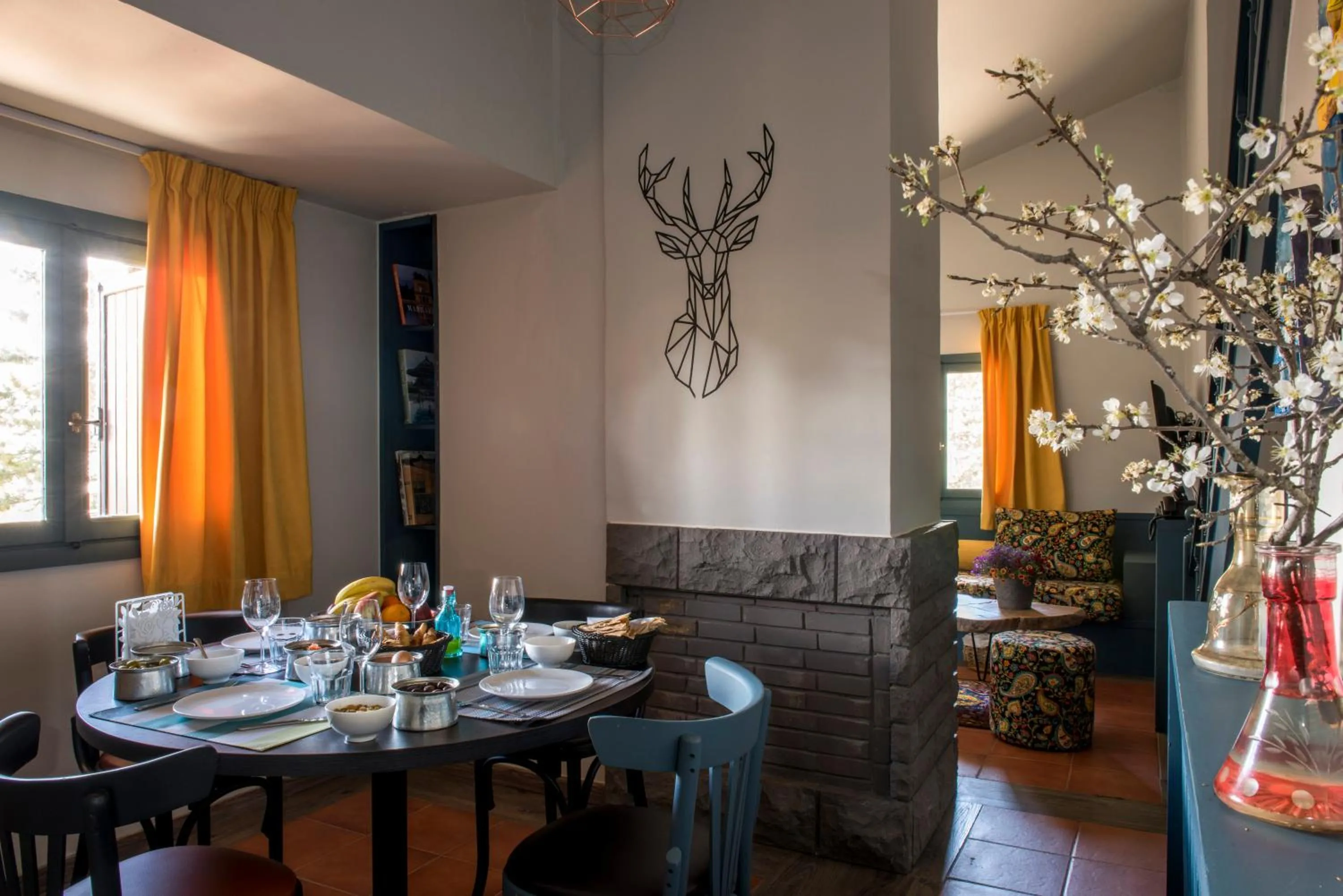 Dining area in La Maison des Cèdres