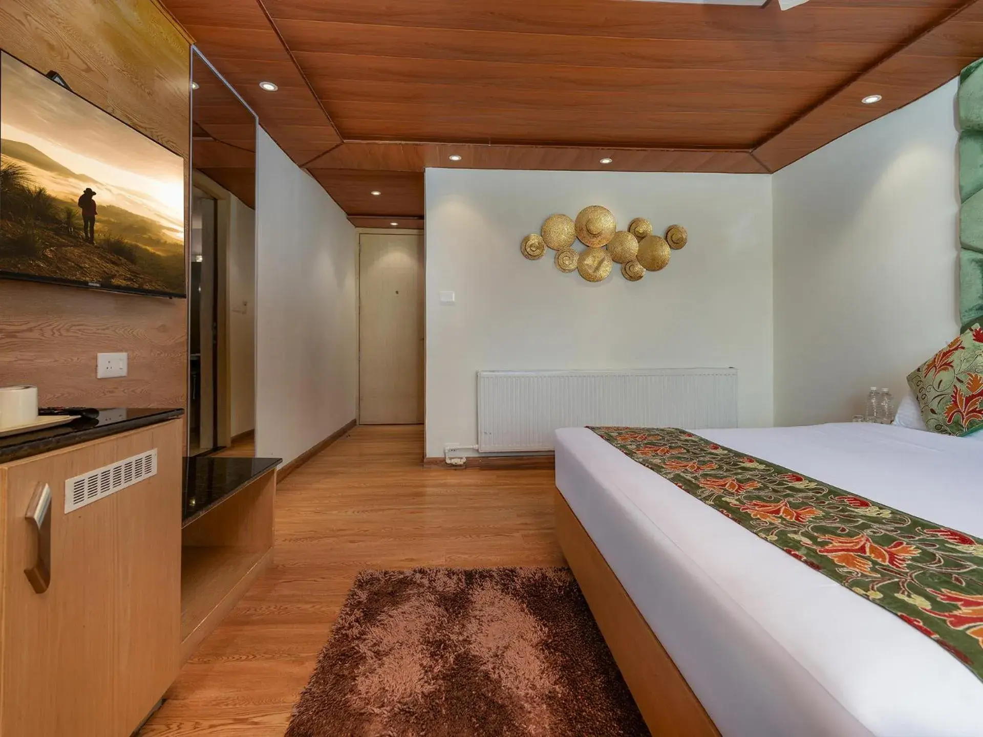 Photo of the whole room, Bed in Hotel Pine Spring Gulmarg Photo of the whole room, Bed in Hotel Pine Spring Gulmarg