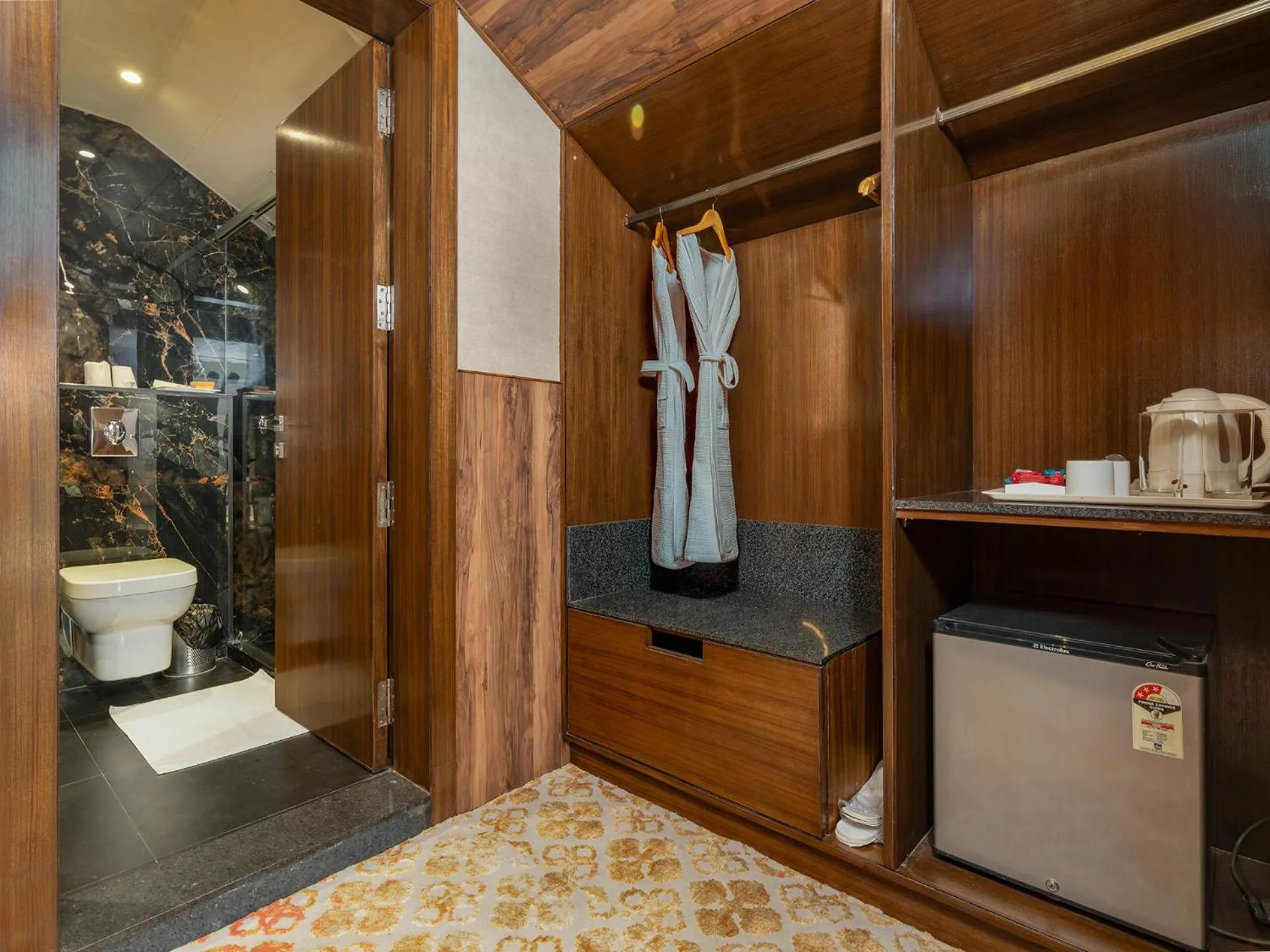 Toilet in Hotel Pine Spring Gulmarg