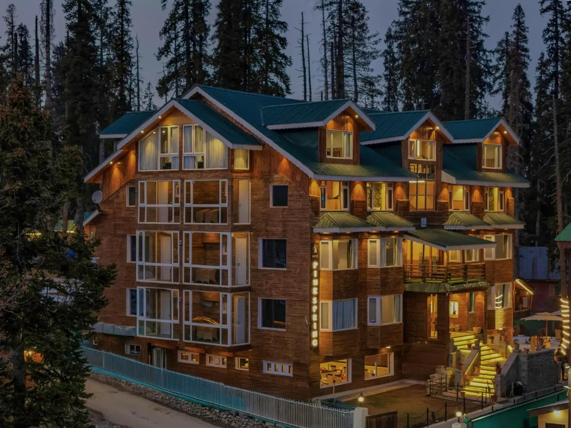 Property building in Hotel Pine Spring Gulmarg Property building in Hotel Pine Spring Gulmarg