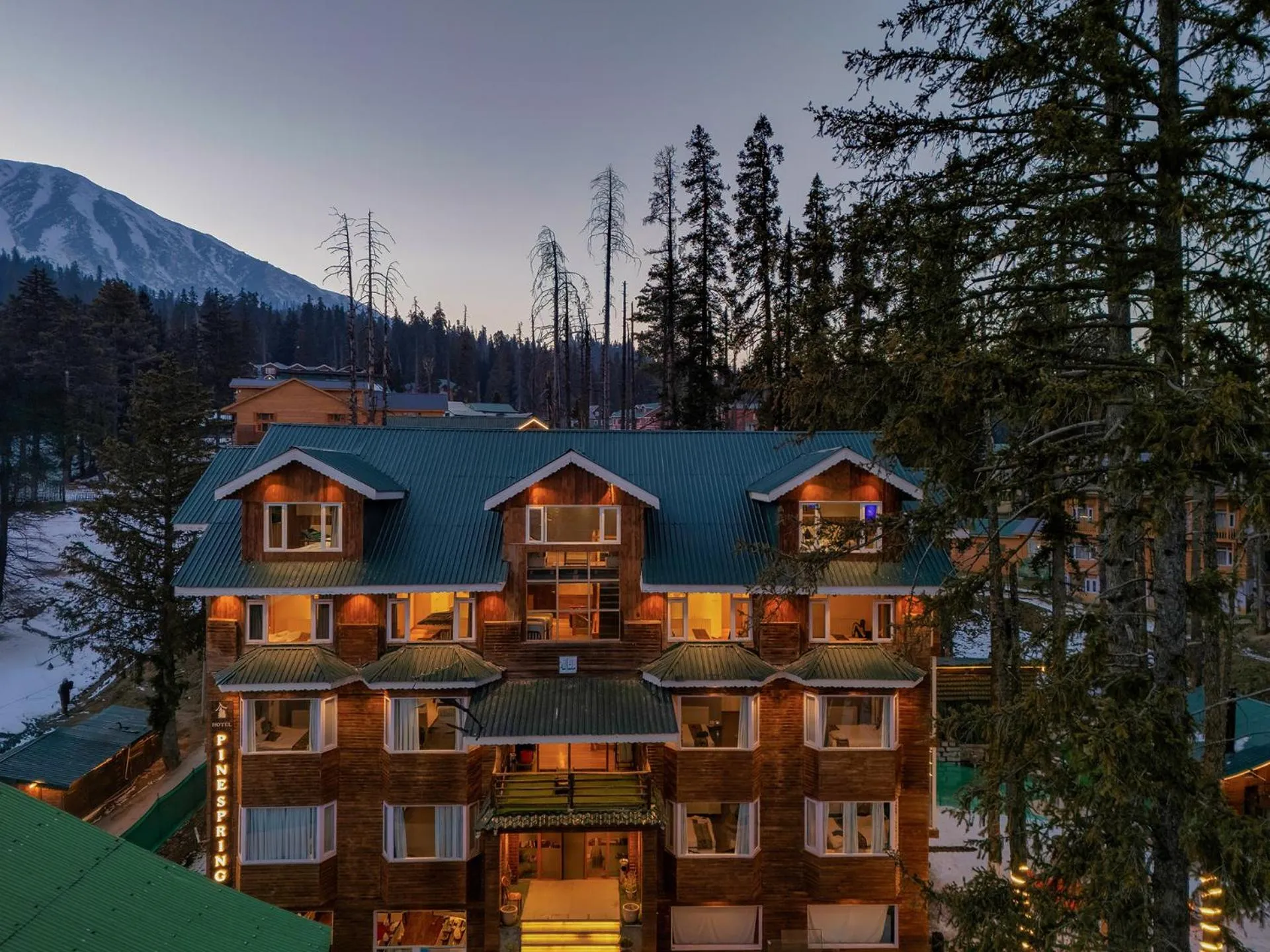 Property building in Hotel Pine Spring Gulmarg