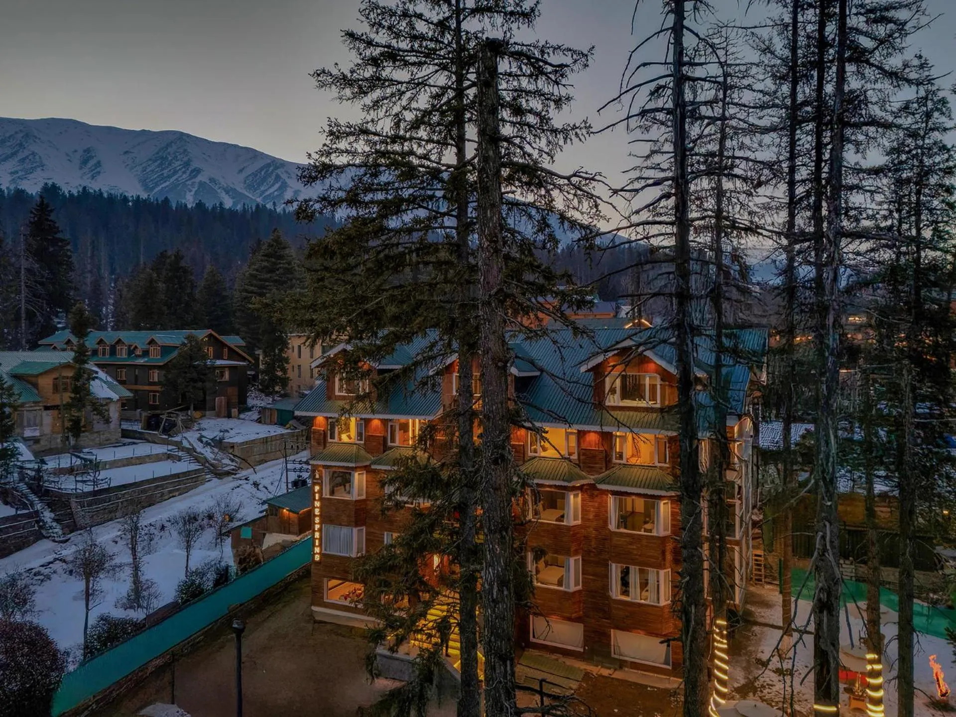 Property building in Hotel Pine Spring Gulmarg