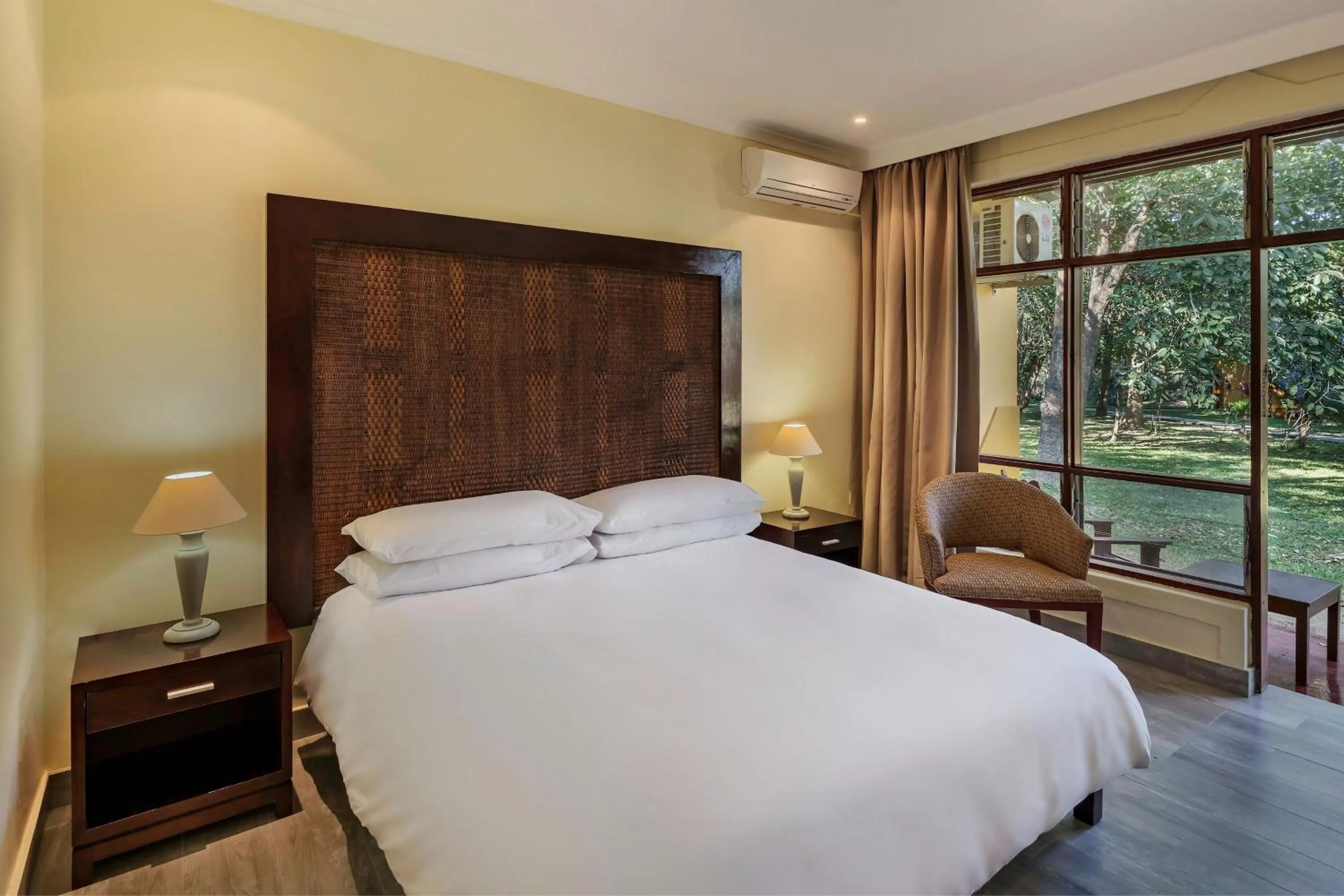 Photo of the whole room, Bed in Protea Hotel by Marriott Lusaka Safari Lodge