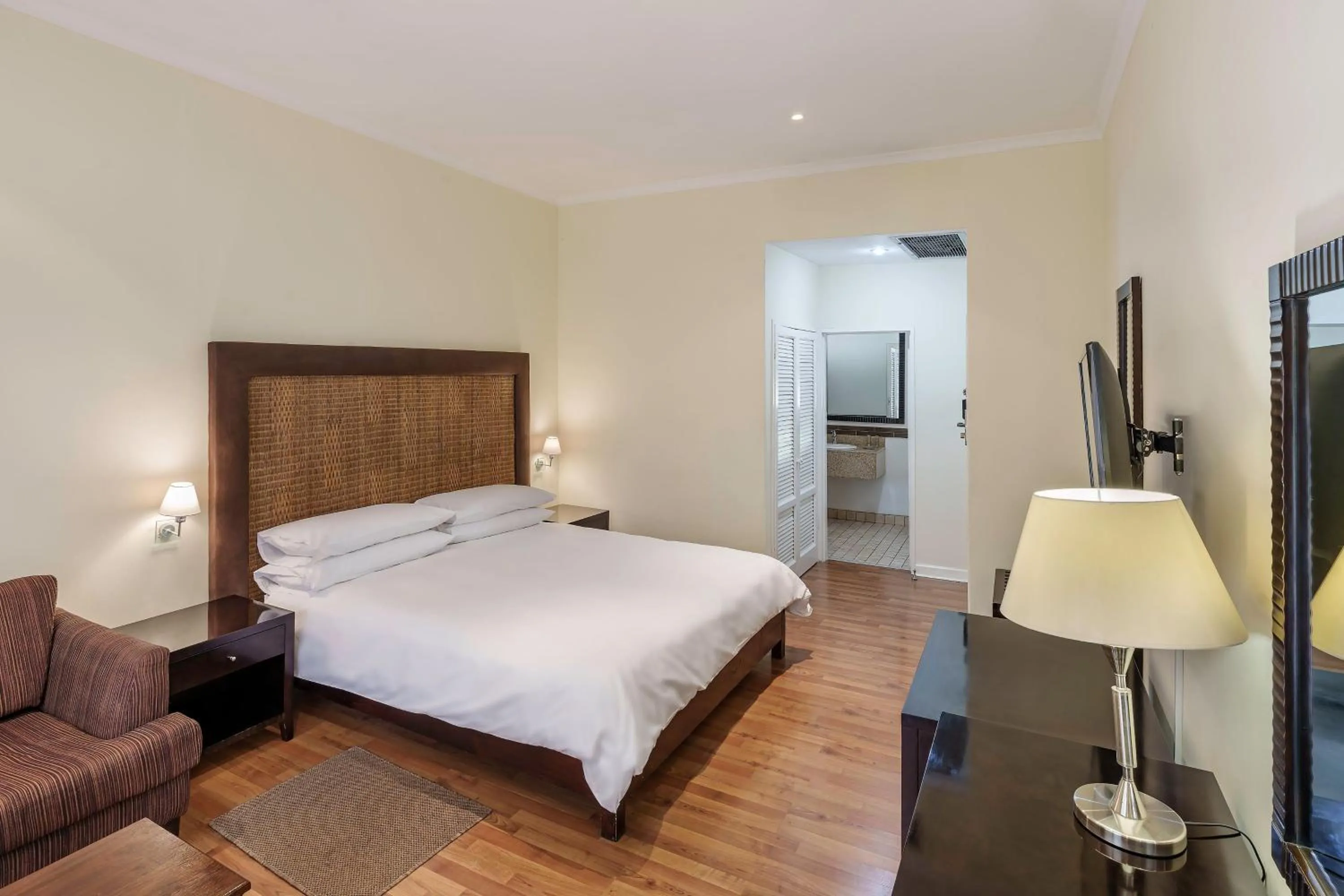 Photo of the whole room, Bed in Protea Hotel by Marriott Lusaka Safari Lodge