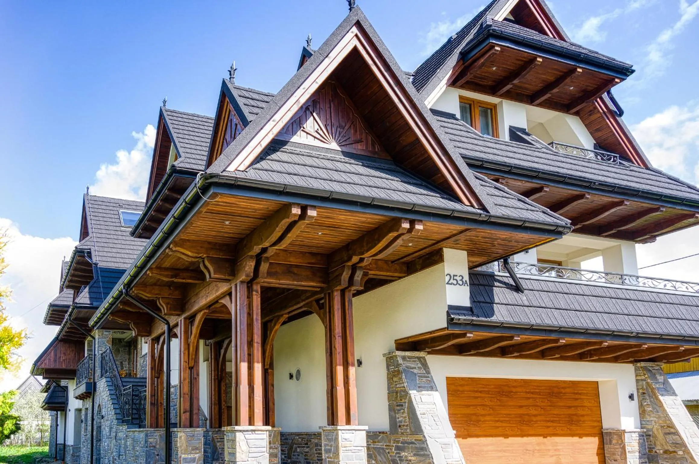 Property building in Żelazne Wrota