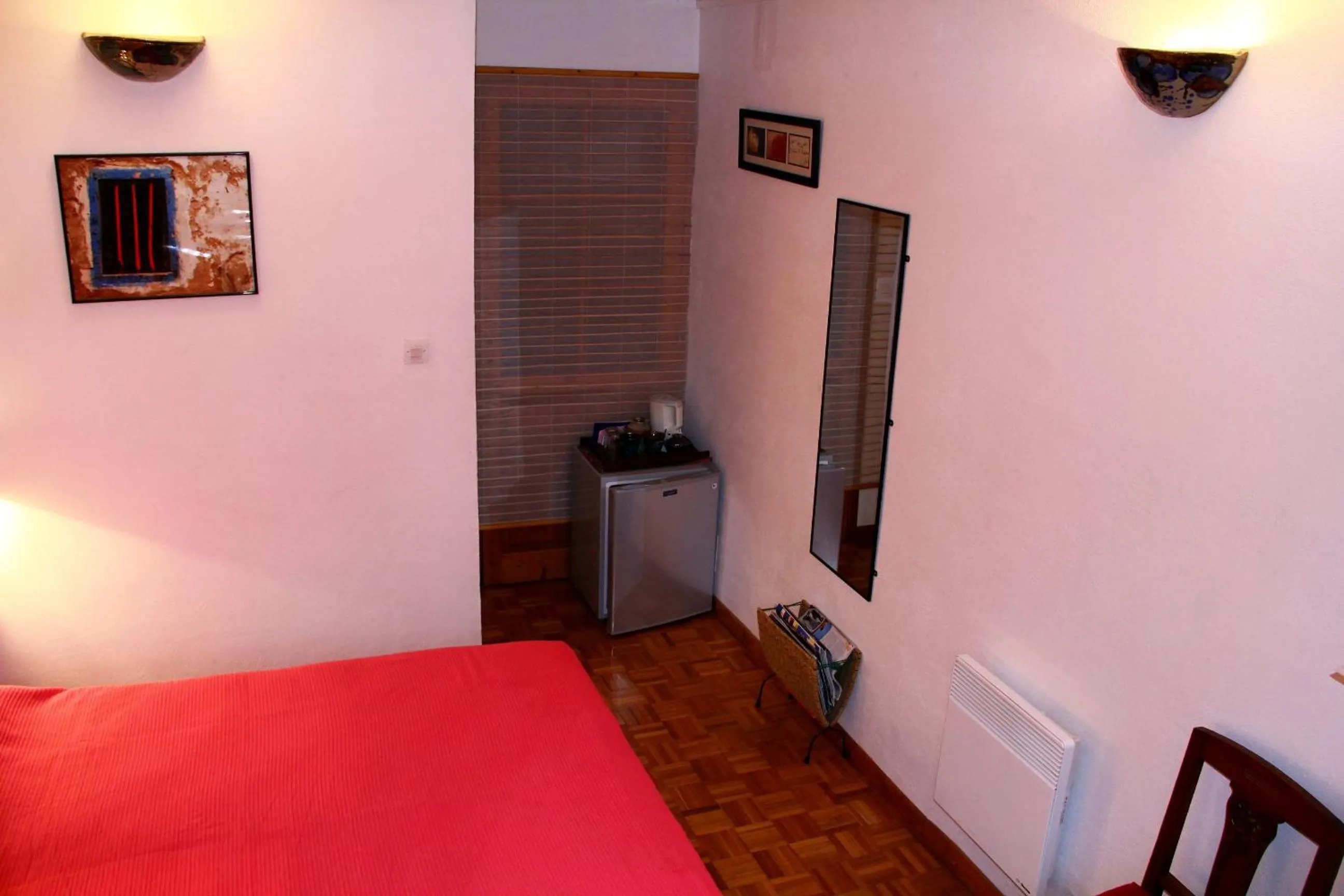 Photo of the whole room, Bed in Chambre d'Hôtes la Poterie