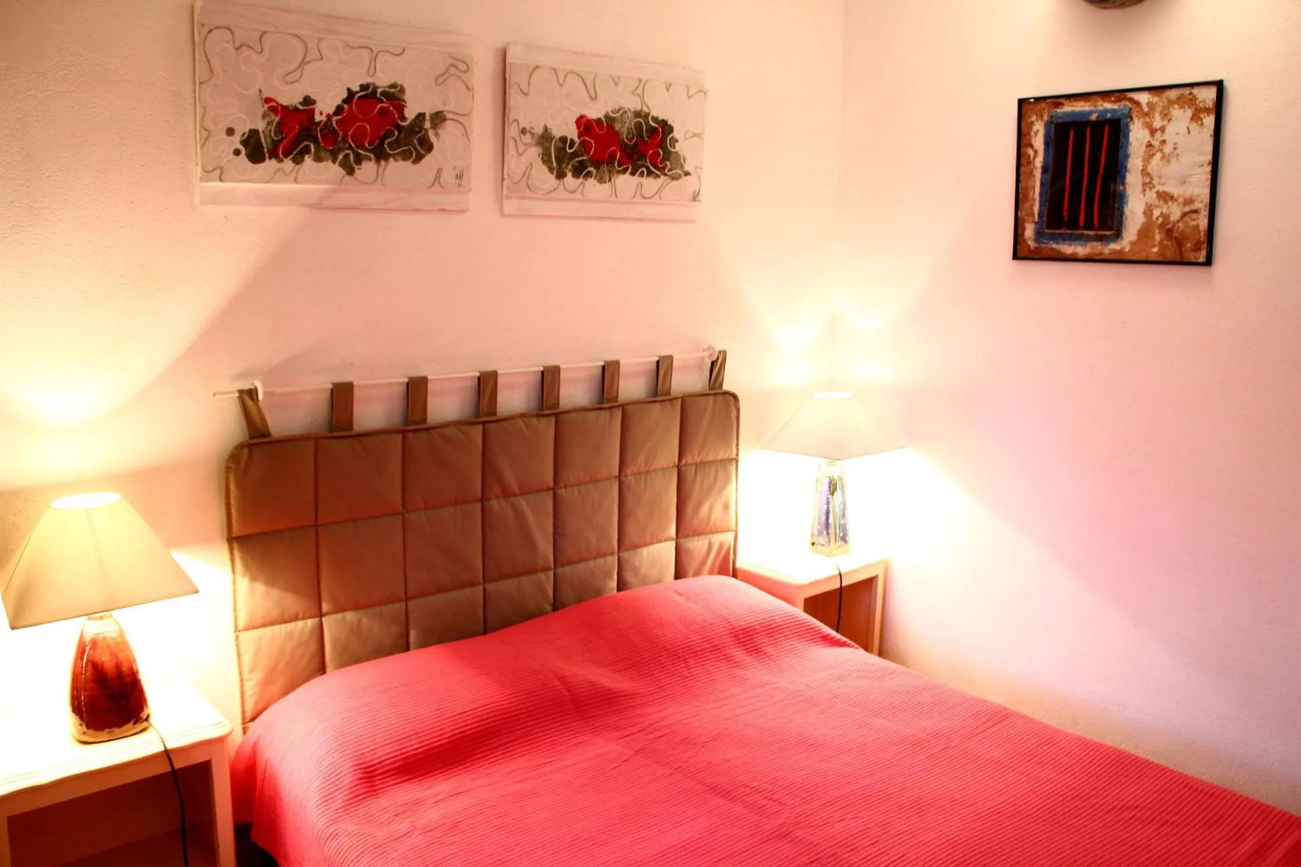 Photo of the whole room, Bed in Chambre d'Hôtes la Poterie