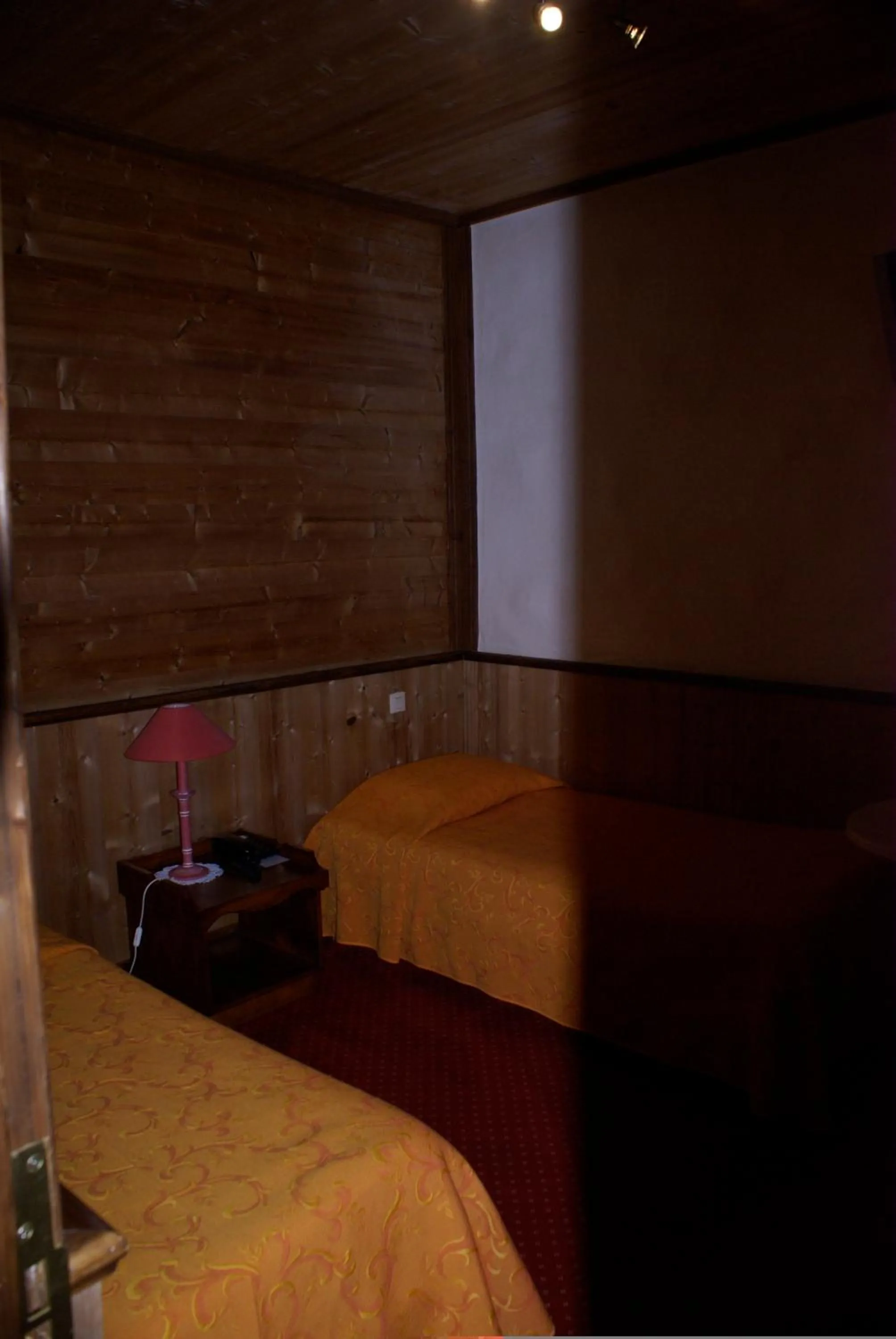 Photo of the whole room, Bed in Le Relais de l'Abbaye