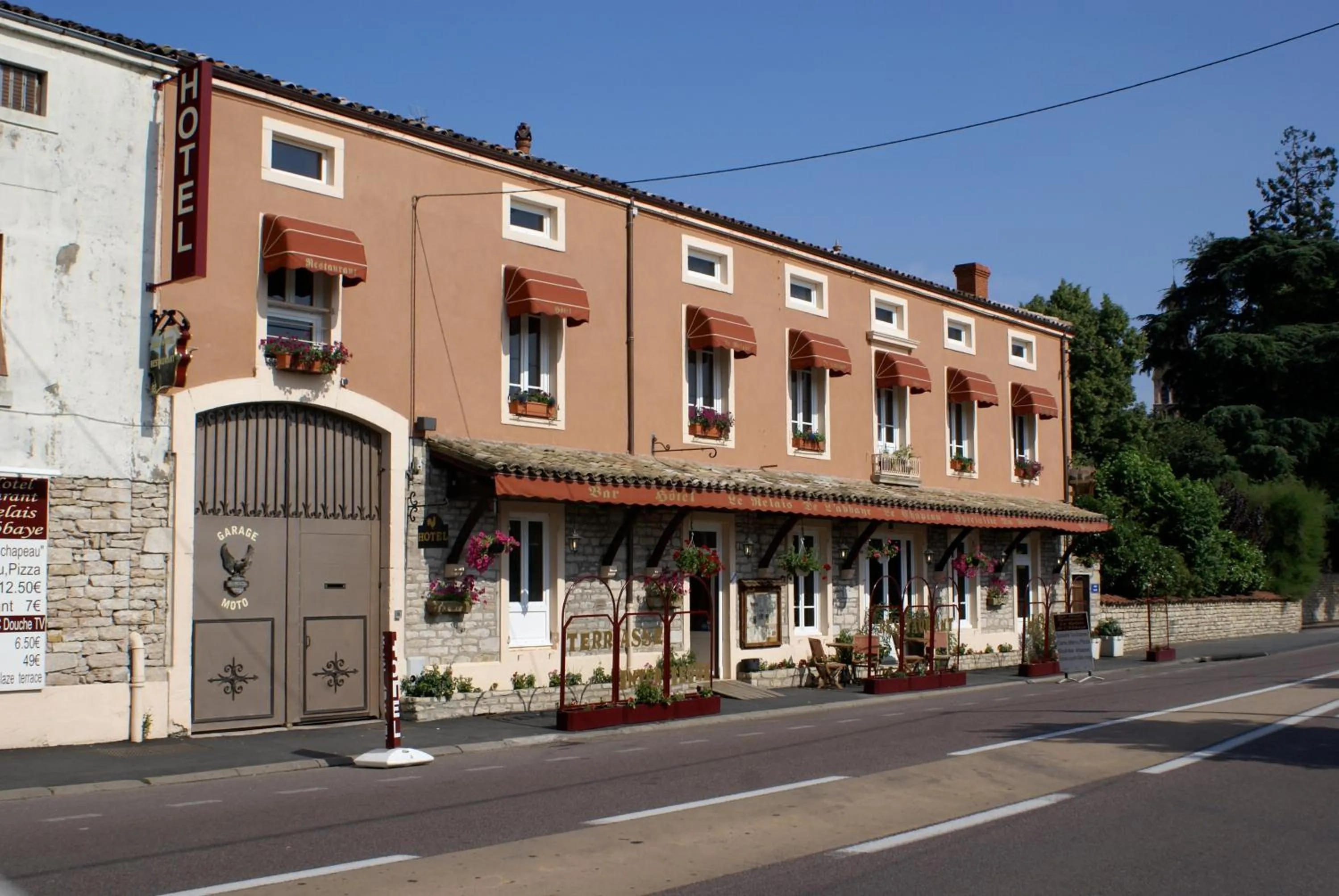 Facade/entrance in Le Relais de l'Abbaye