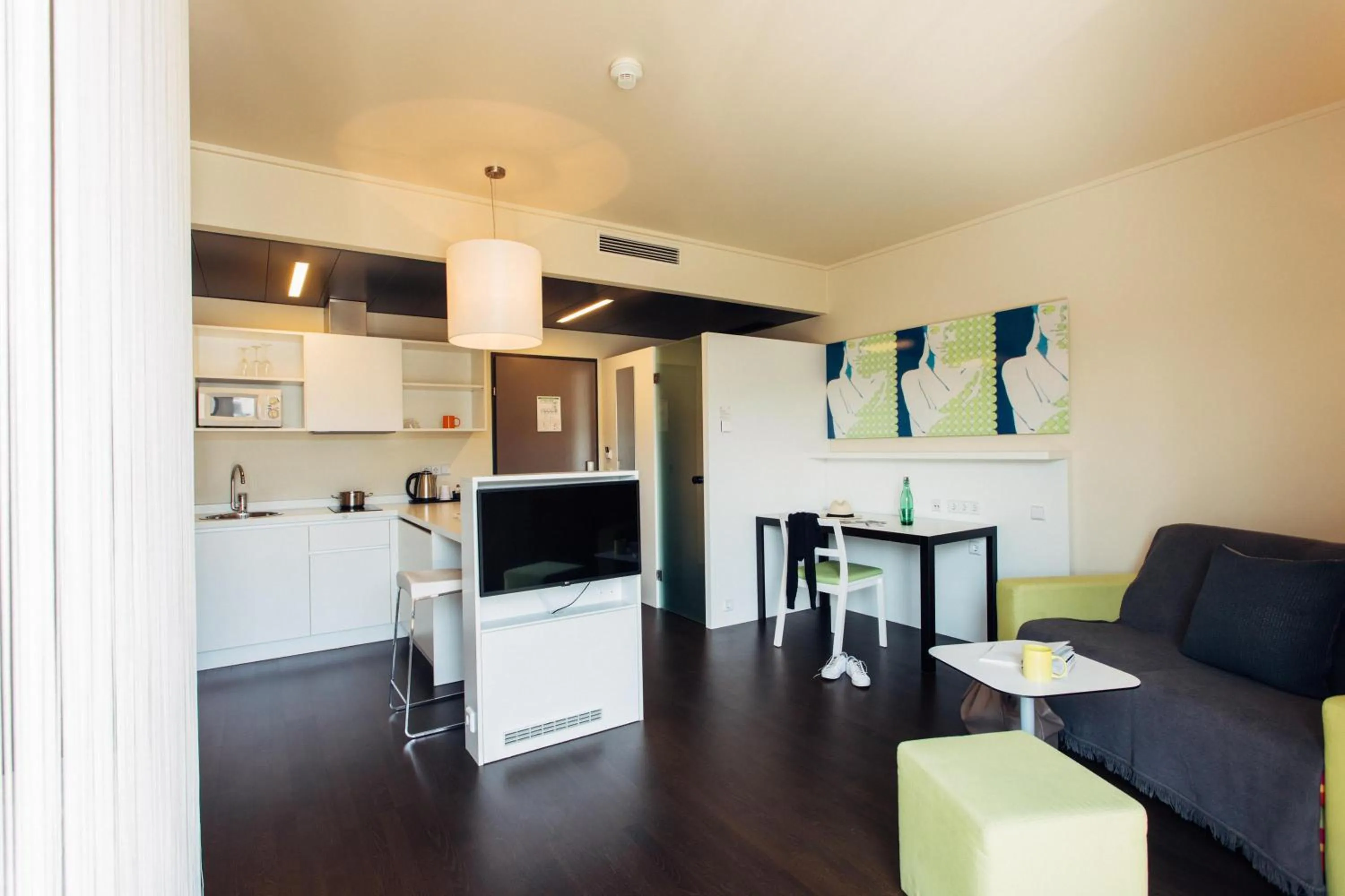 Photo of the whole room in harry's home Linz-Urfahr hotel & apartments