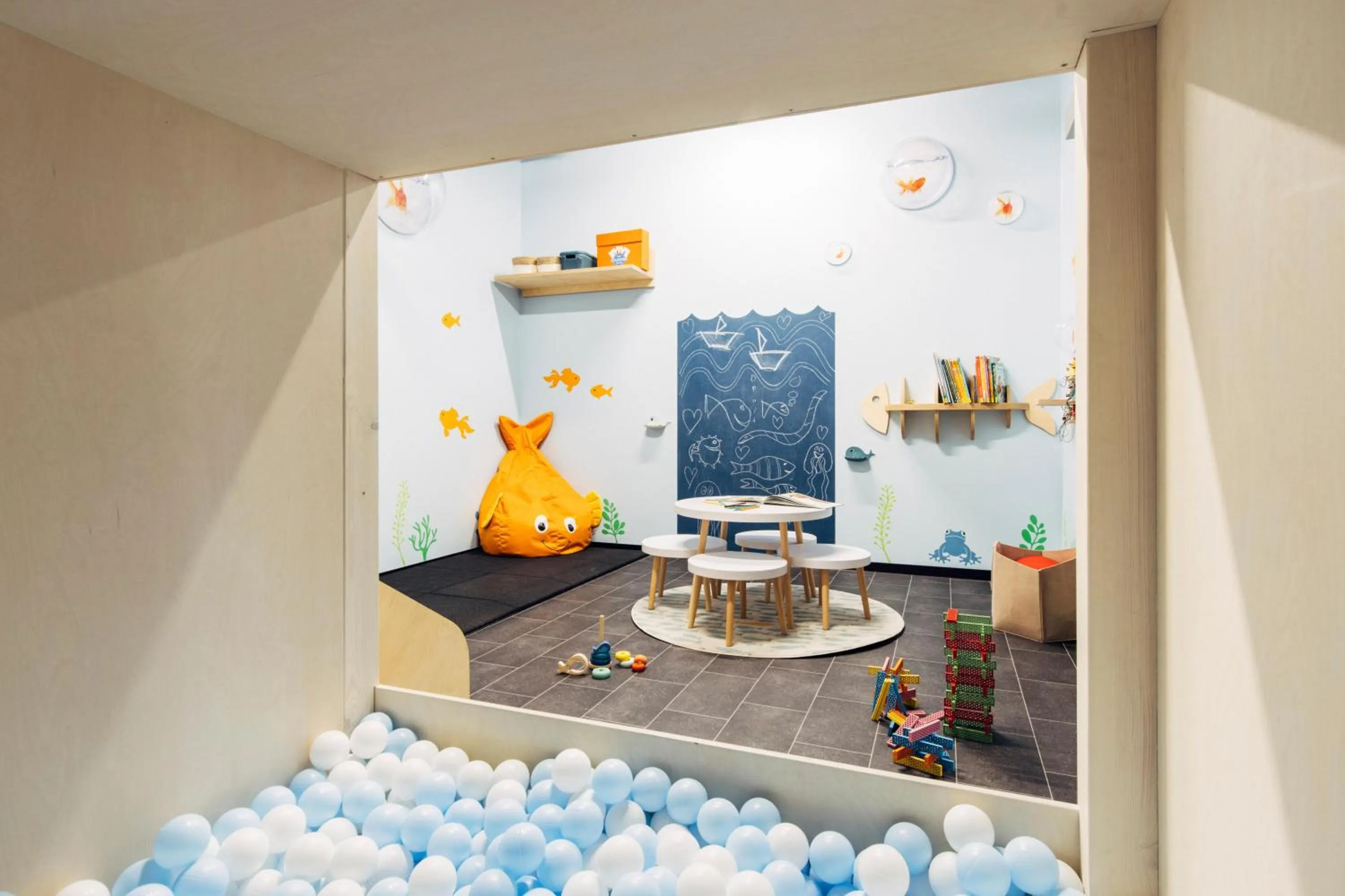 children in harry's home Linz-Urfahr hotel & apartments