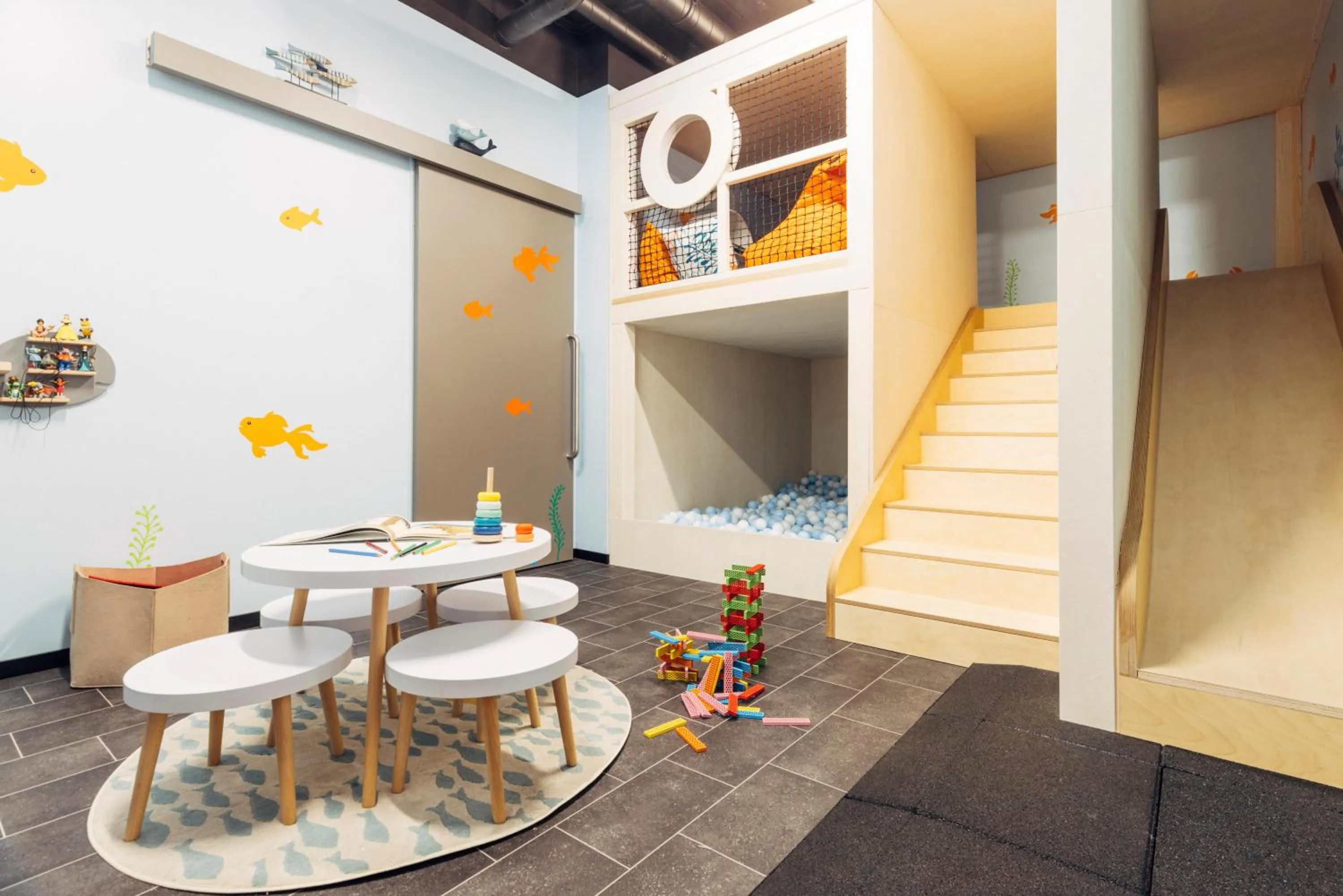 children in harry's home Linz-Urfahr hotel & apartments