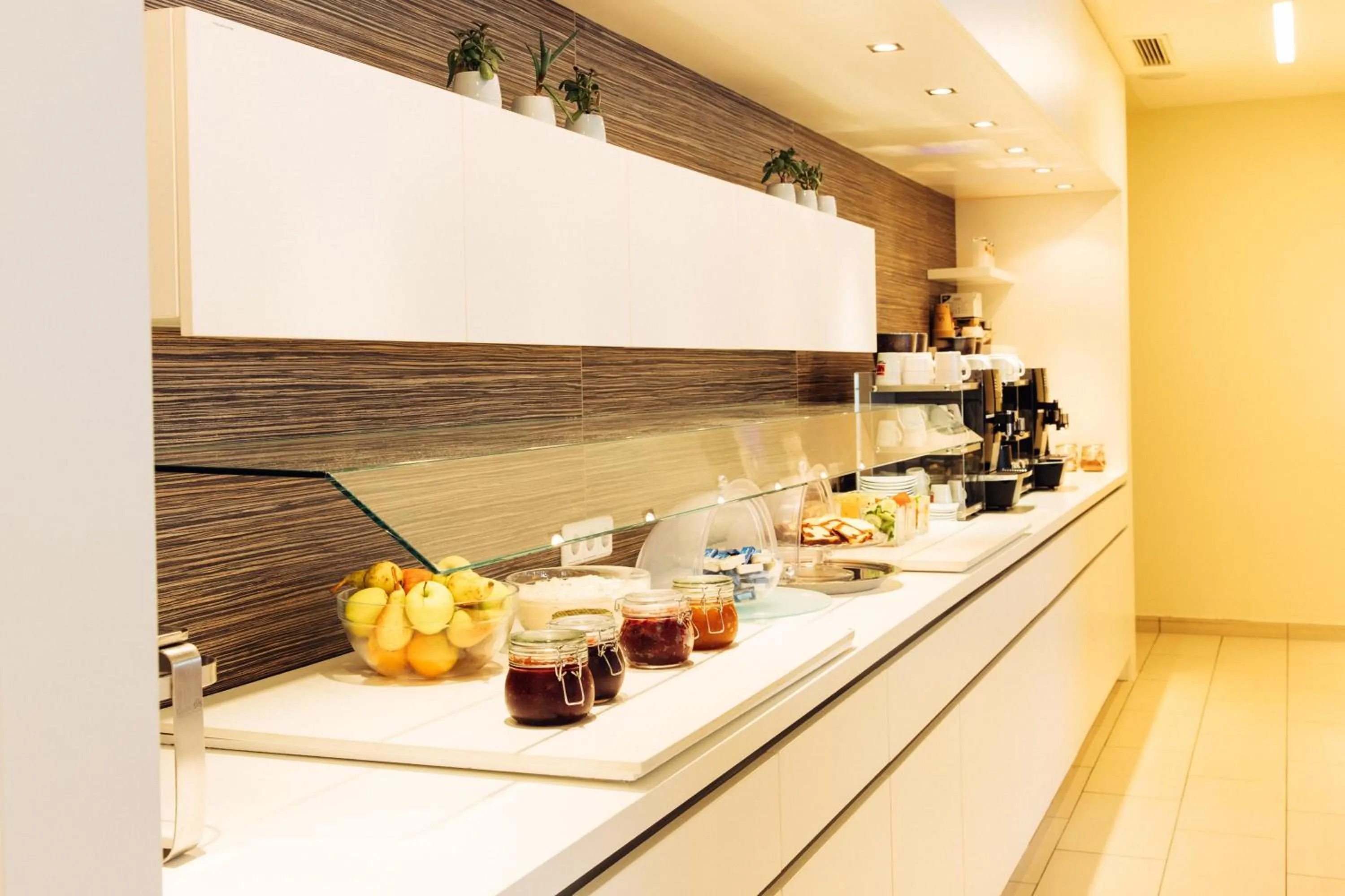 Restaurant/places to eat in harry's home Linz-Urfahr hotel & apartments