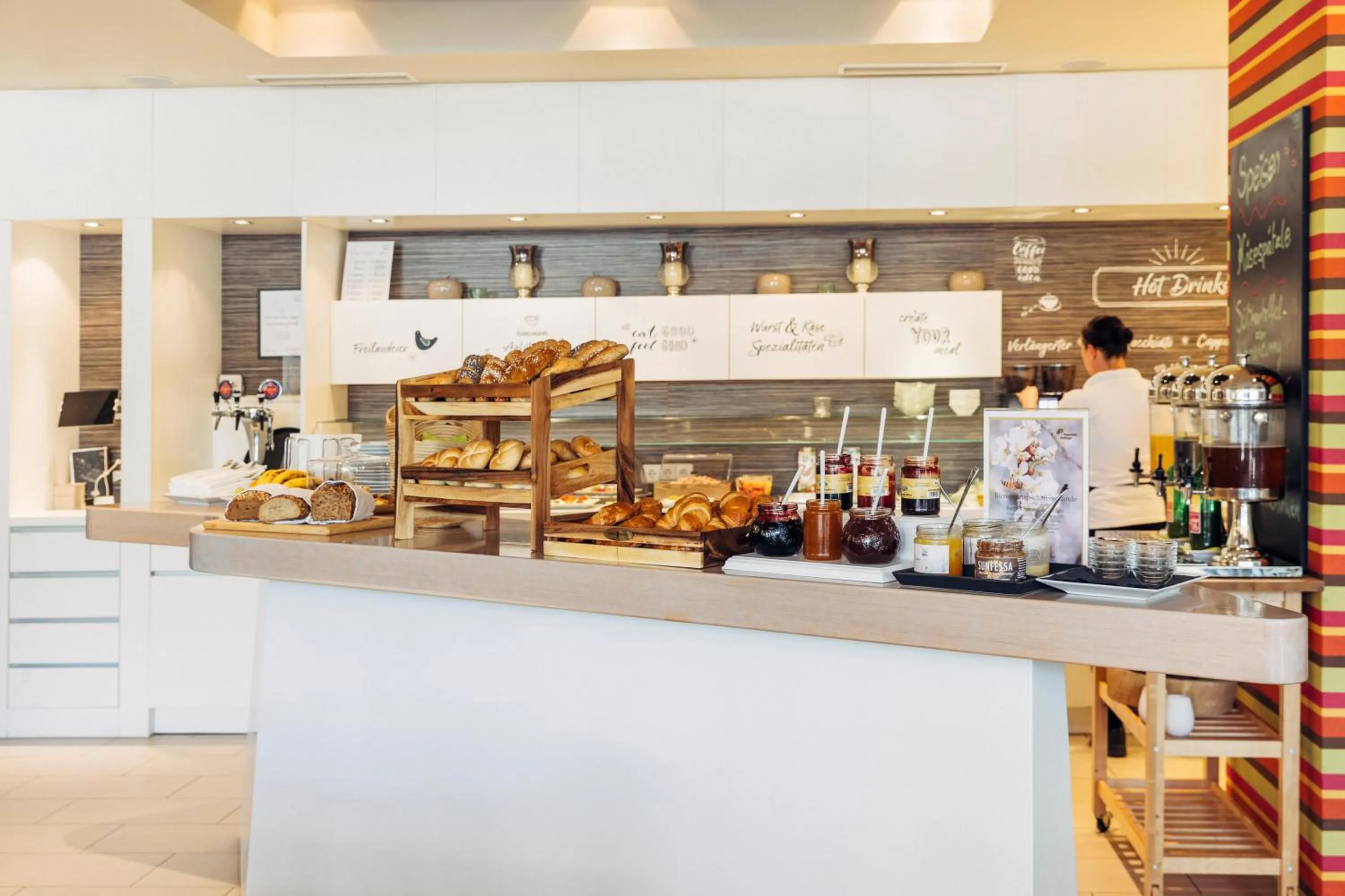 Restaurant/places to eat in harry's home Linz-Urfahr hotel & apartments