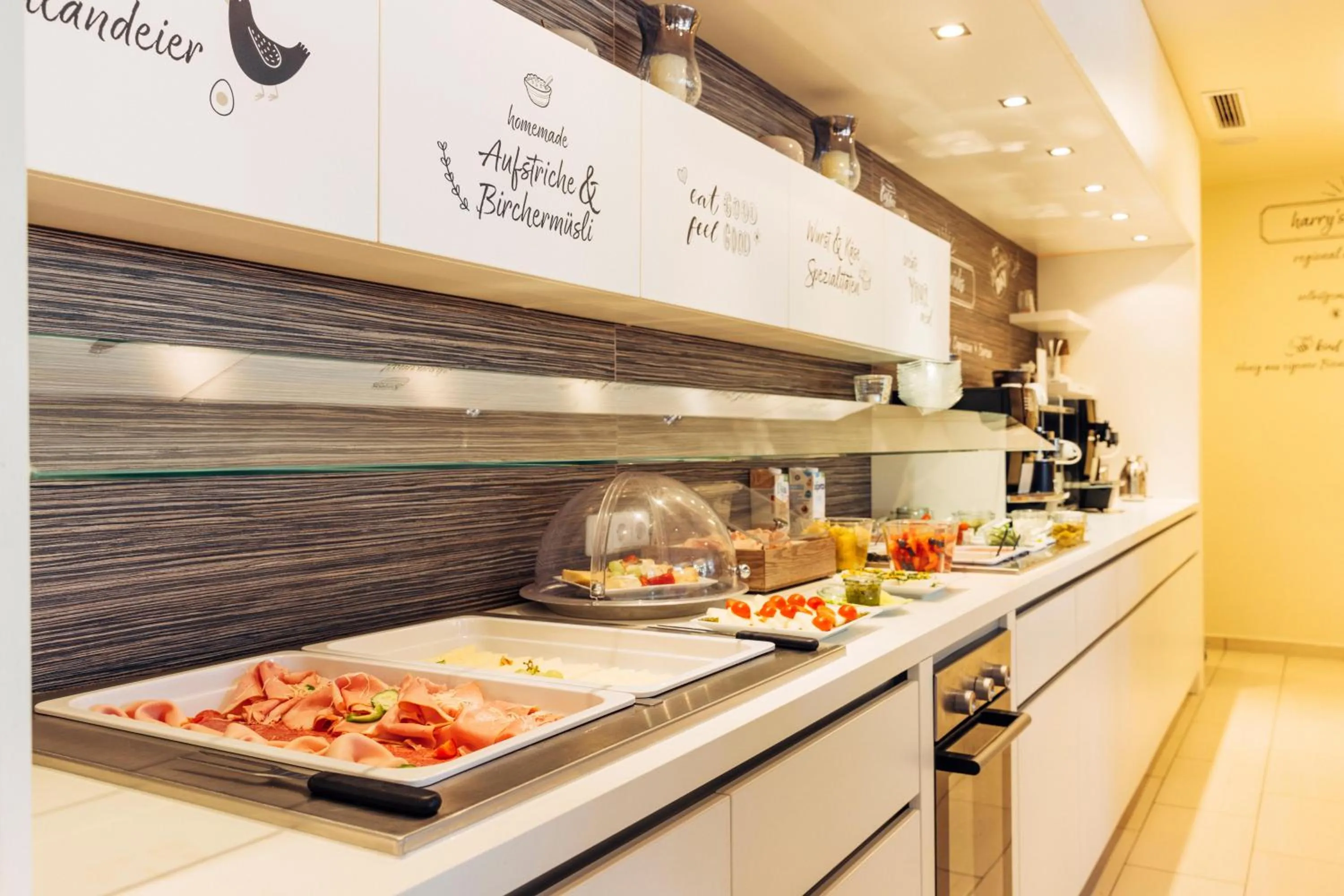 Restaurant/places to eat in harry's home Linz-Urfahr hotel & apartments