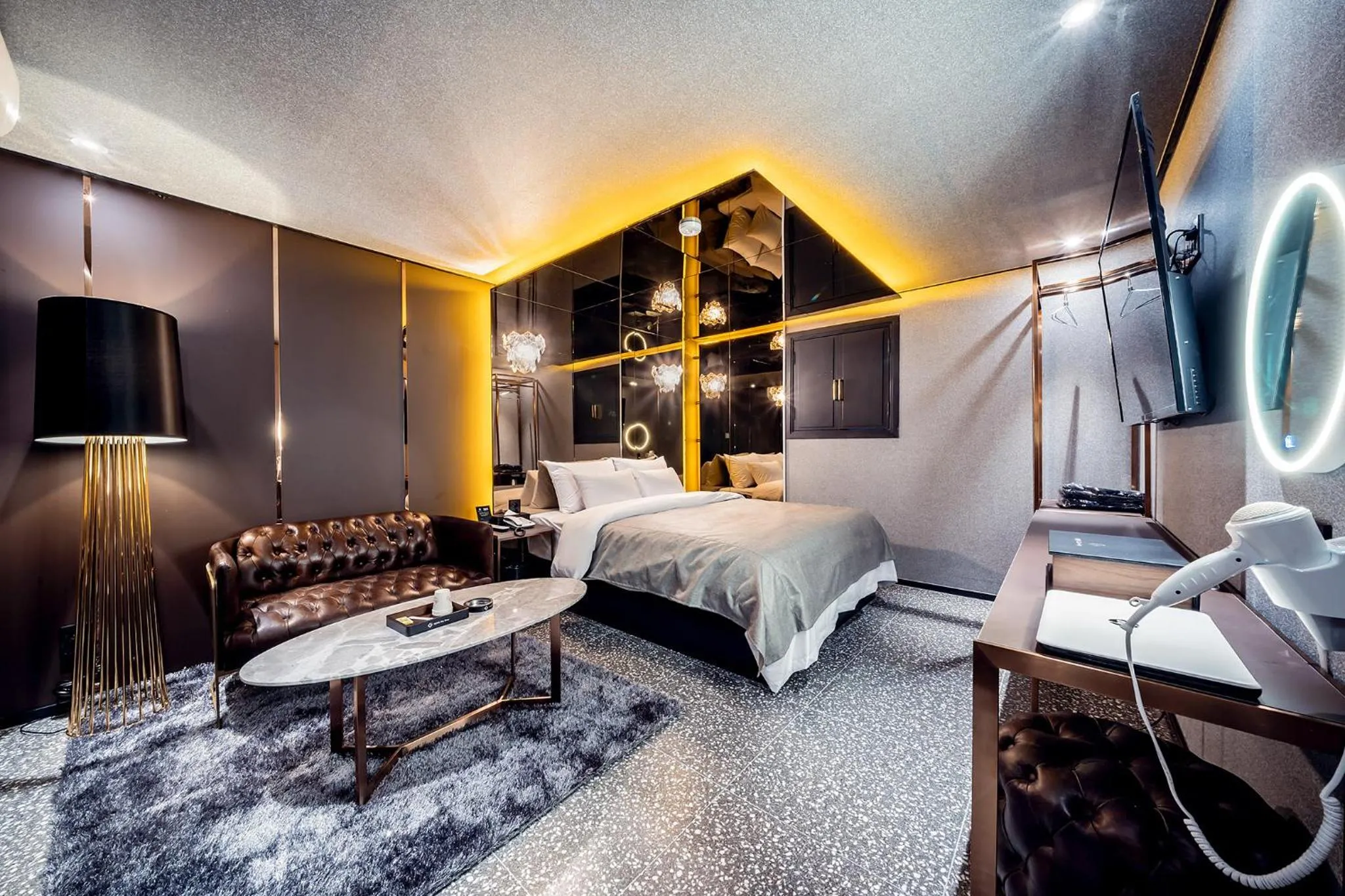 Bed in THE GRAY HOTEL