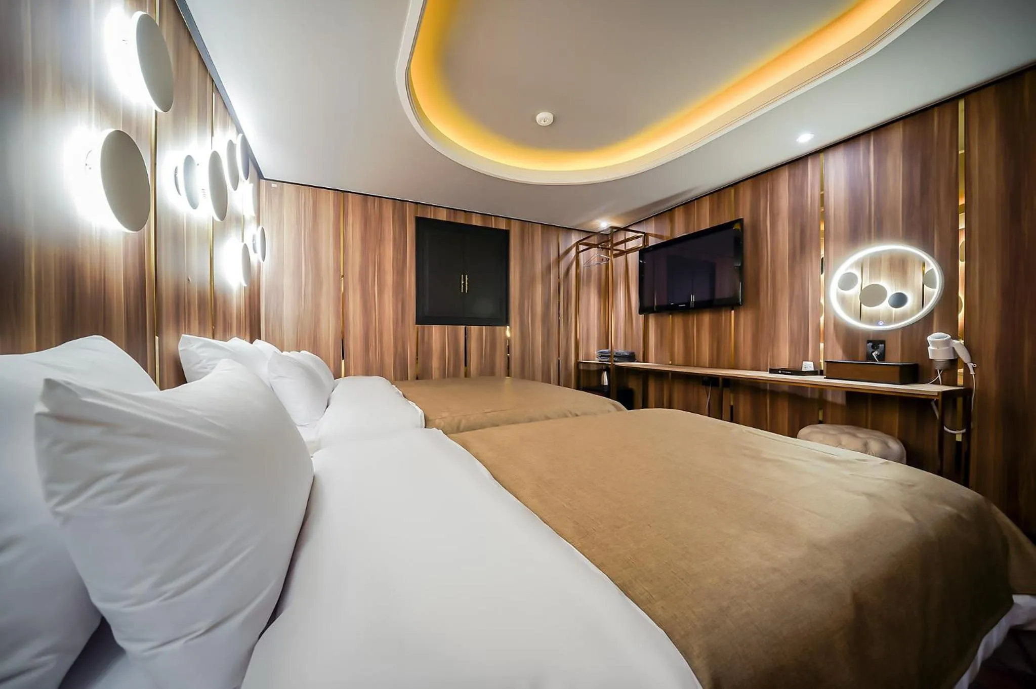 Bed in THE GRAY HOTEL