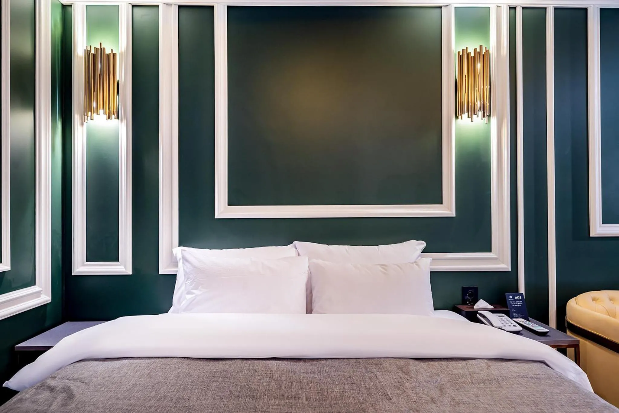 Bed in THE GRAY HOTEL