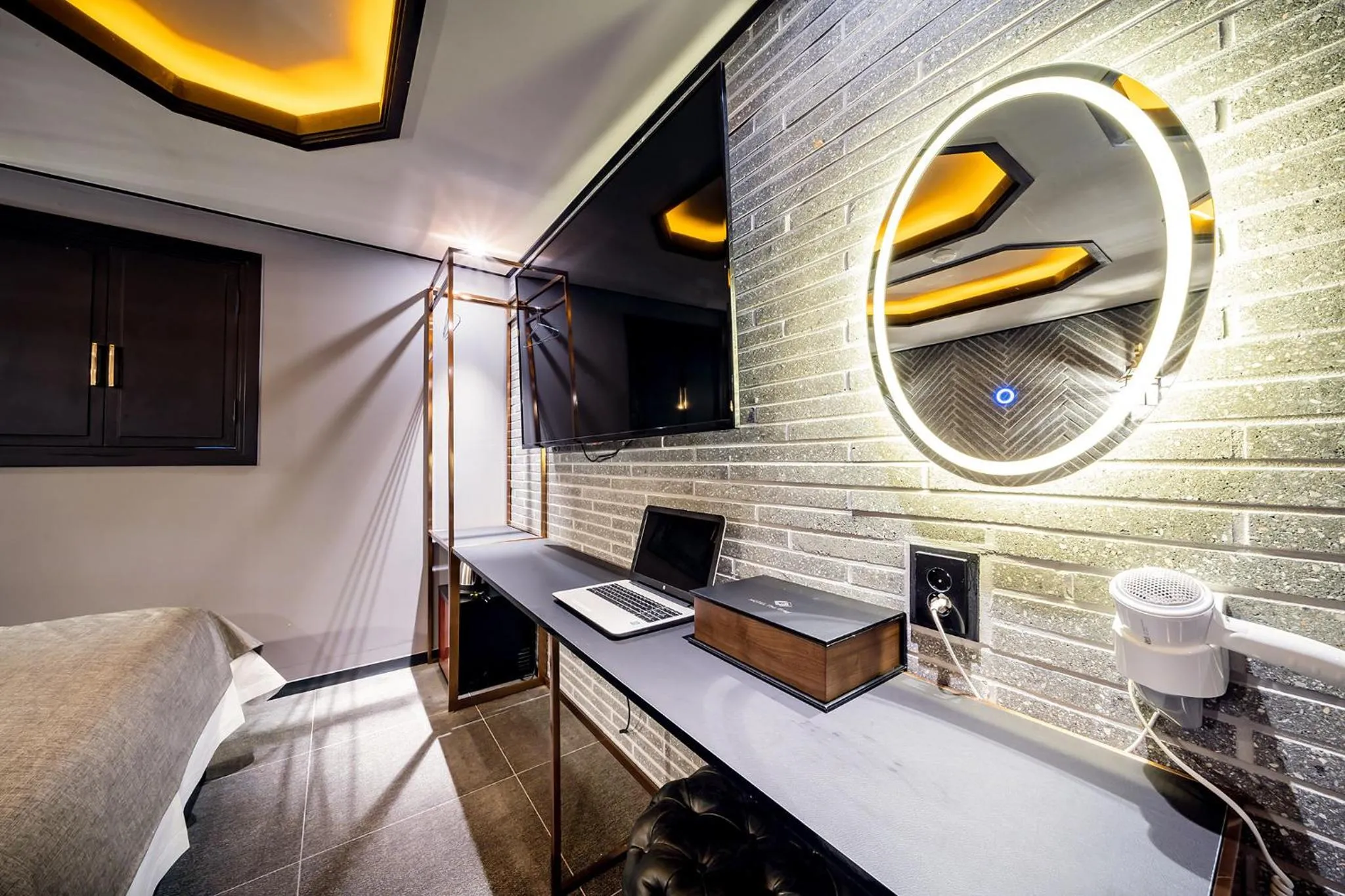 Bed in THE GRAY HOTEL
