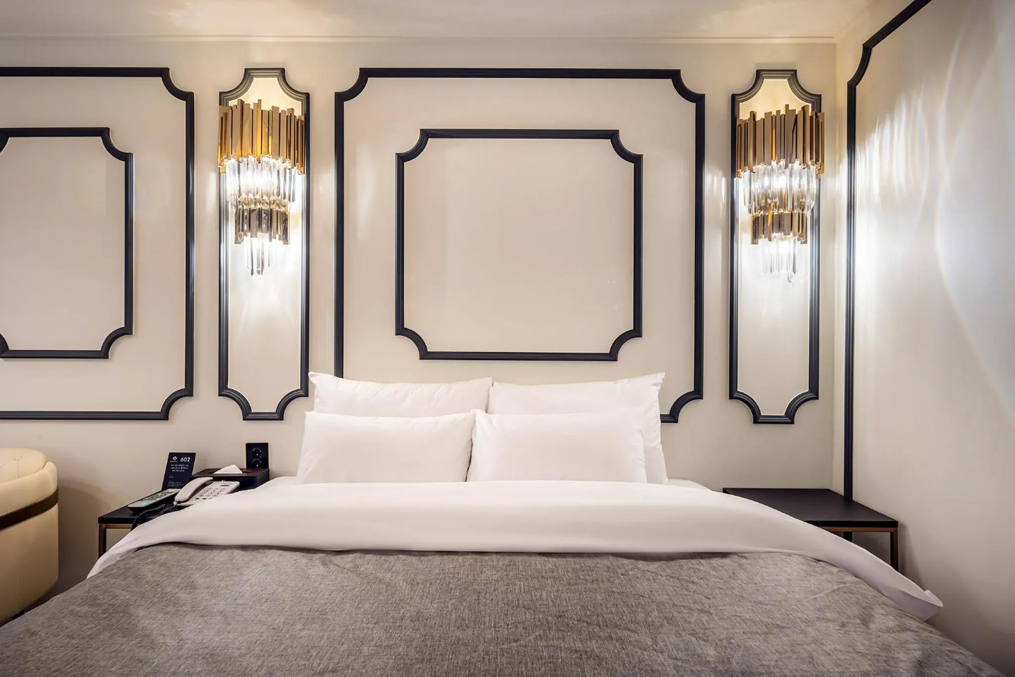 Bed in THE GRAY HOTEL