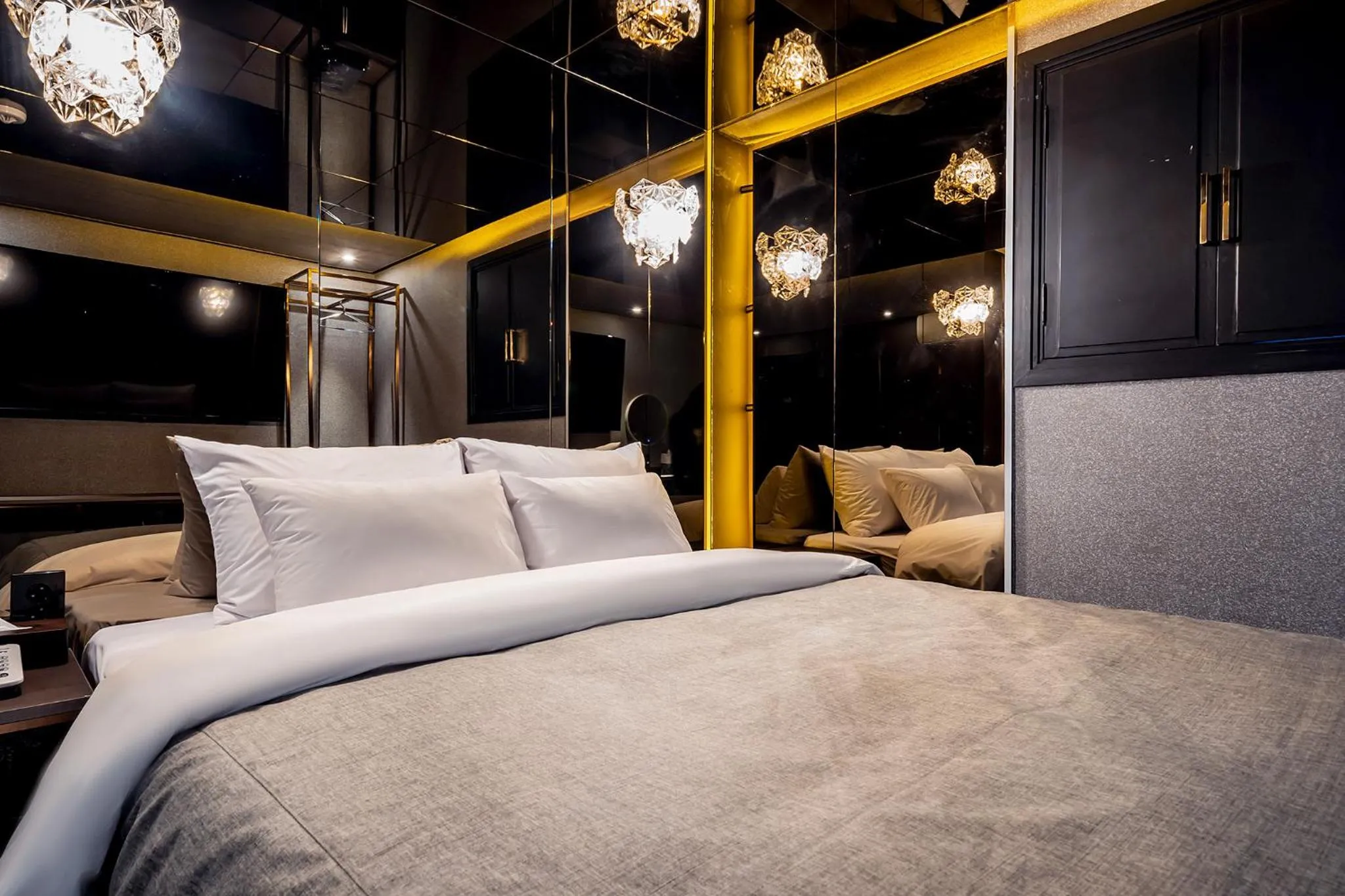 Bed in THE GRAY HOTEL