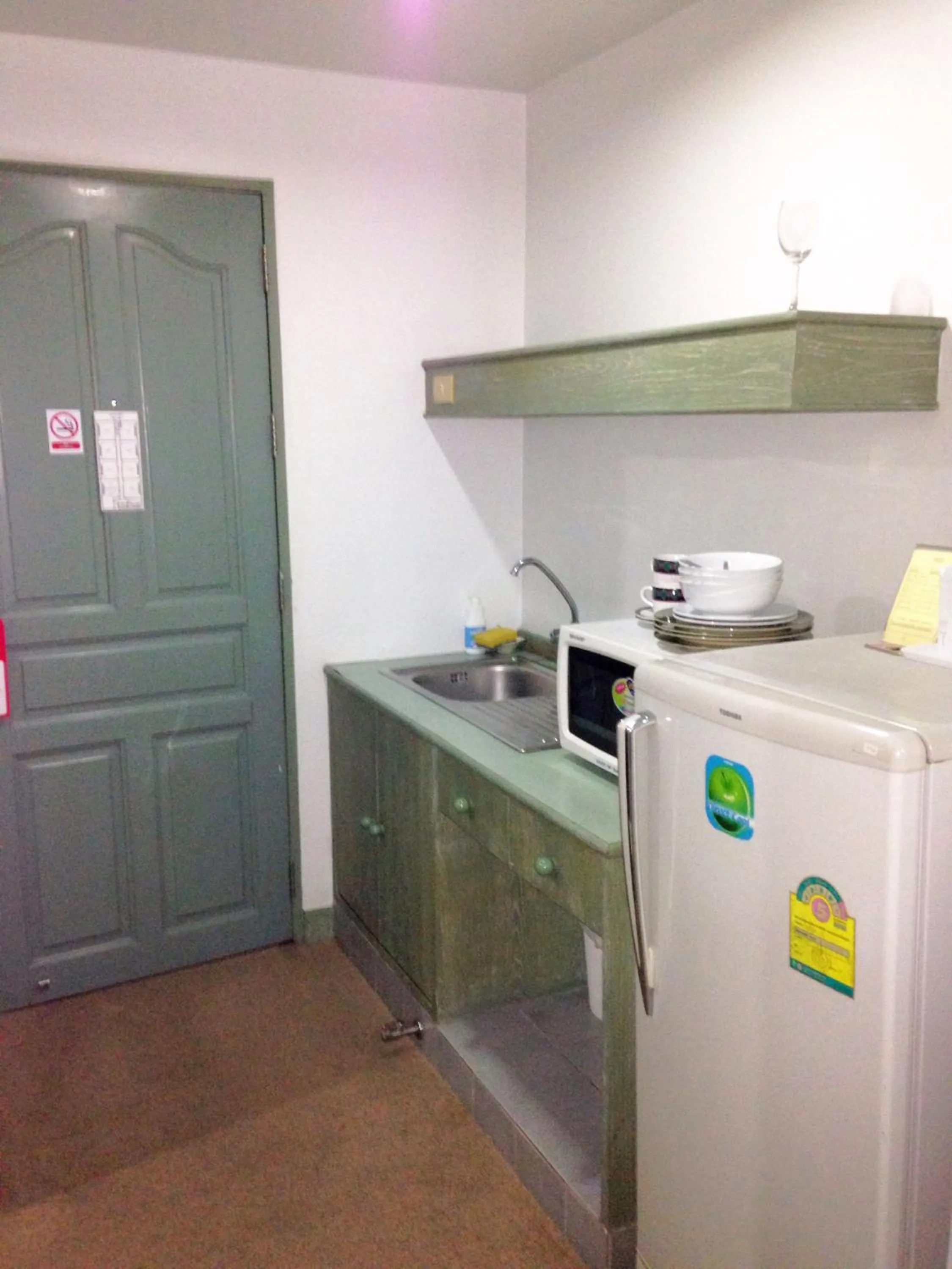 Coffee/tea facilities in LEE PLACE HOTEL