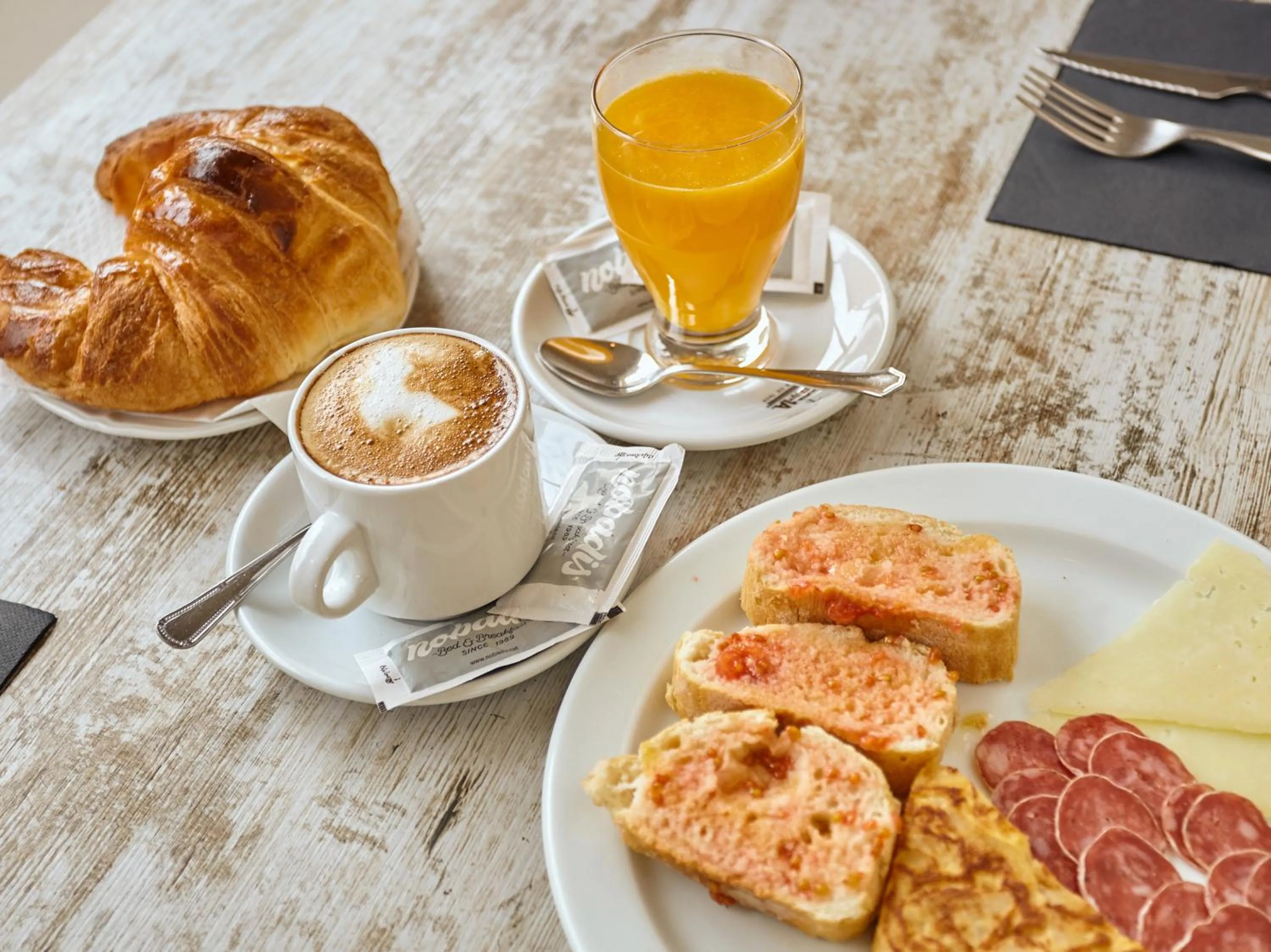 Continental breakfast in Hostal Nobadis