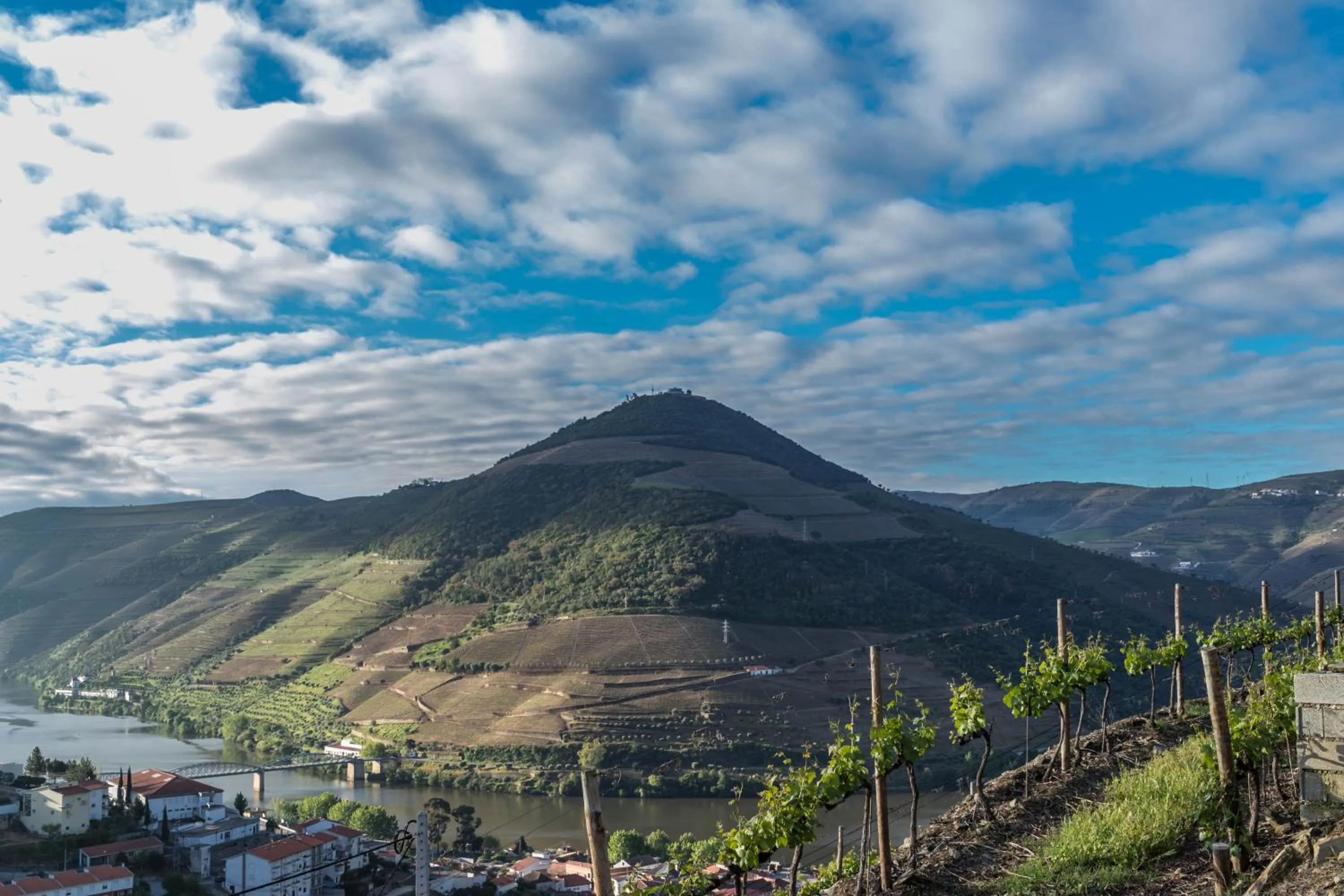 Nearby landmark in Dois Lagares House