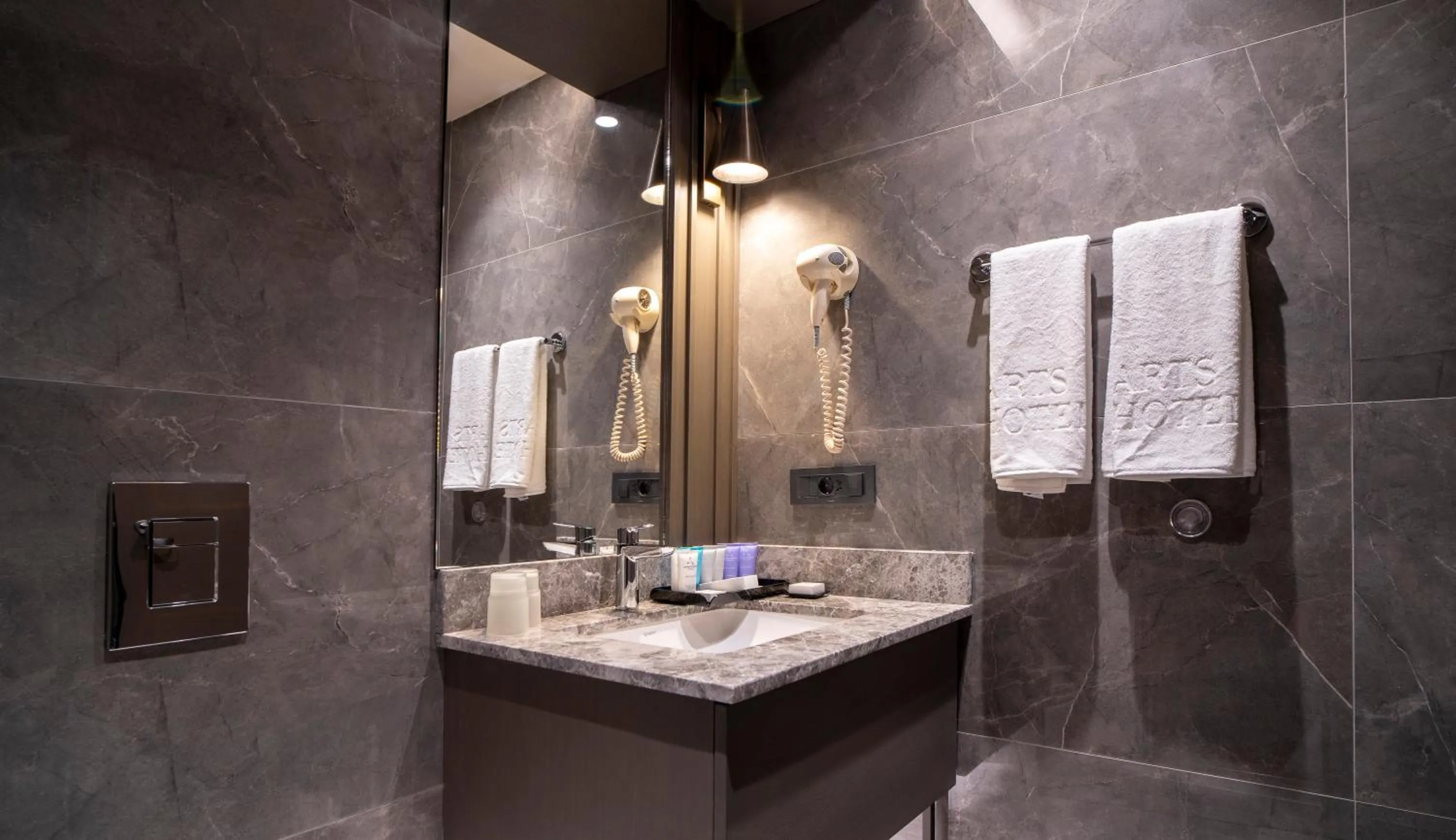 Shower in Arts Hotel Taksim