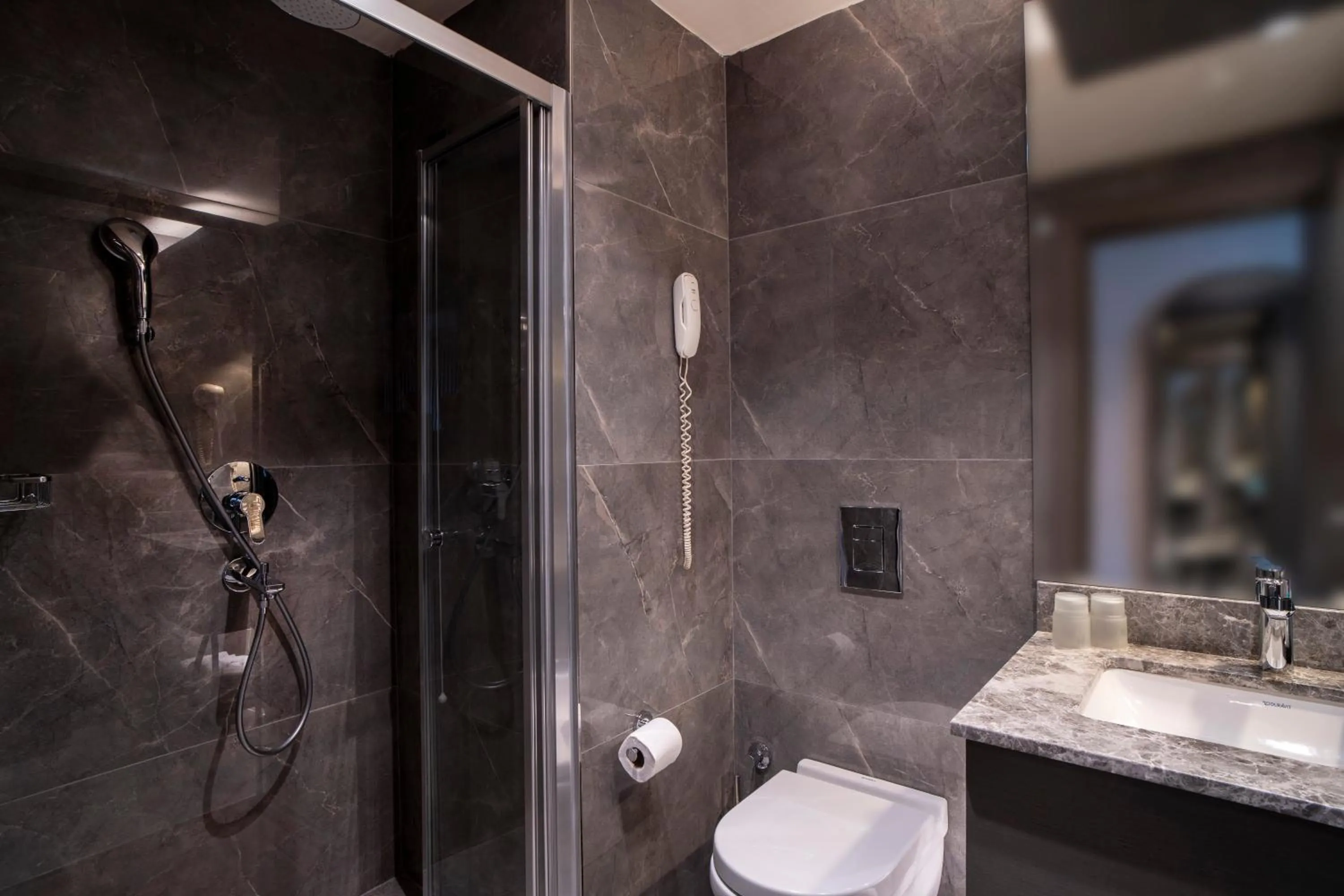Shower in Arts Hotel Taksim