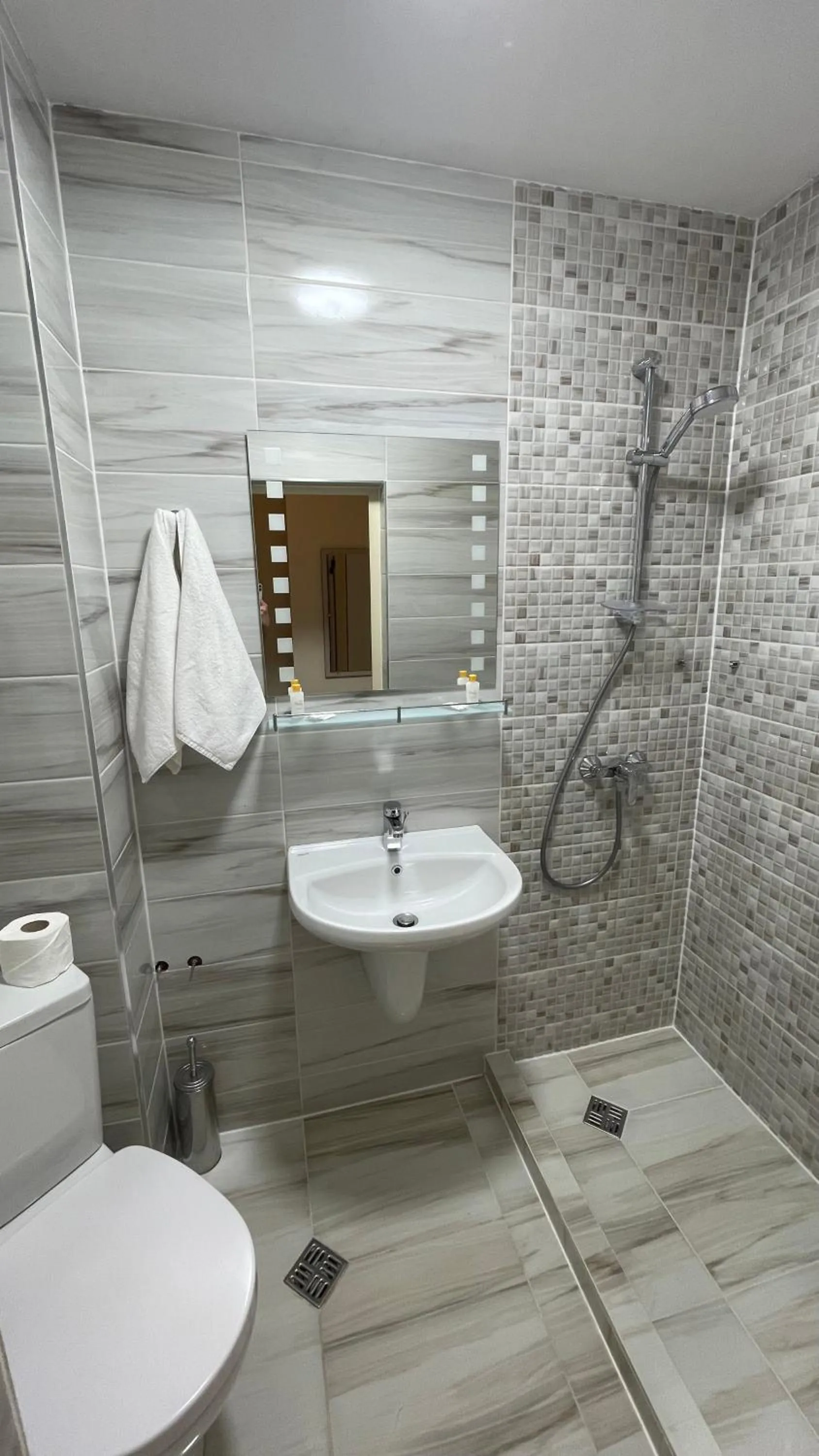 Standard Twin Room in Victoria Hotel