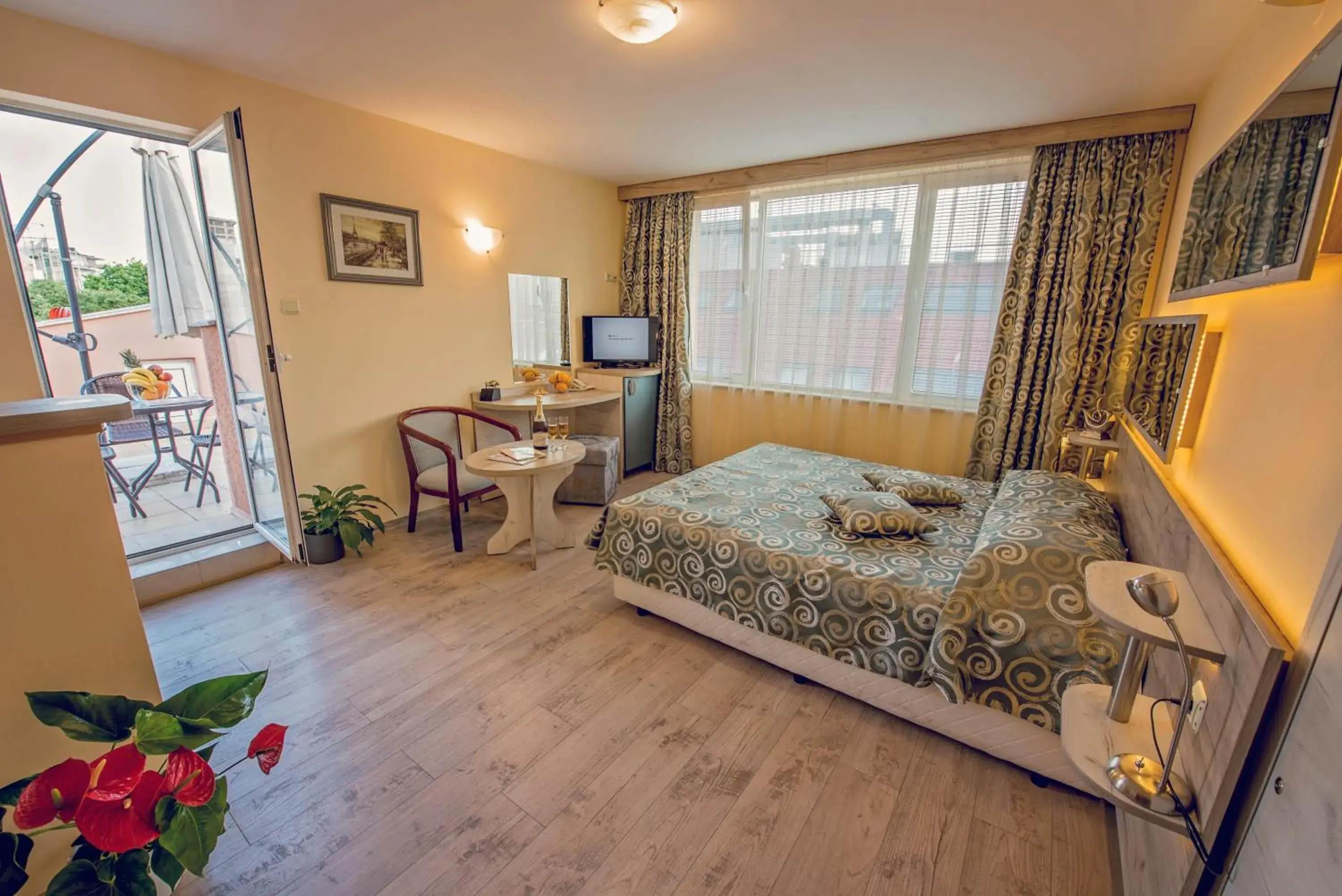 Photo of the whole room, Bed in Victoria Hotel Photo of the whole room, Bed in Victoria Hotel