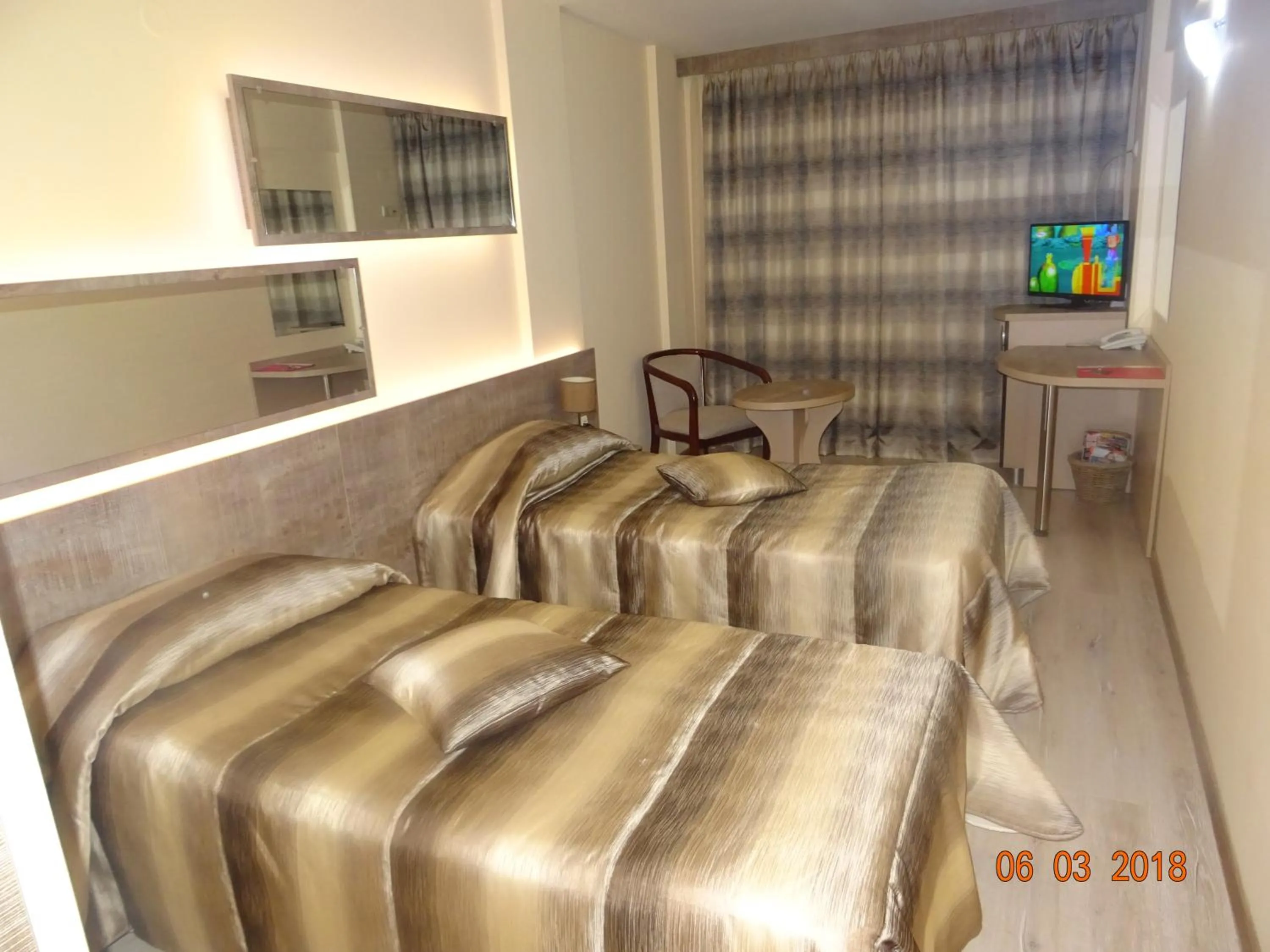 Photo of the whole room, Bed in Victoria Hotel