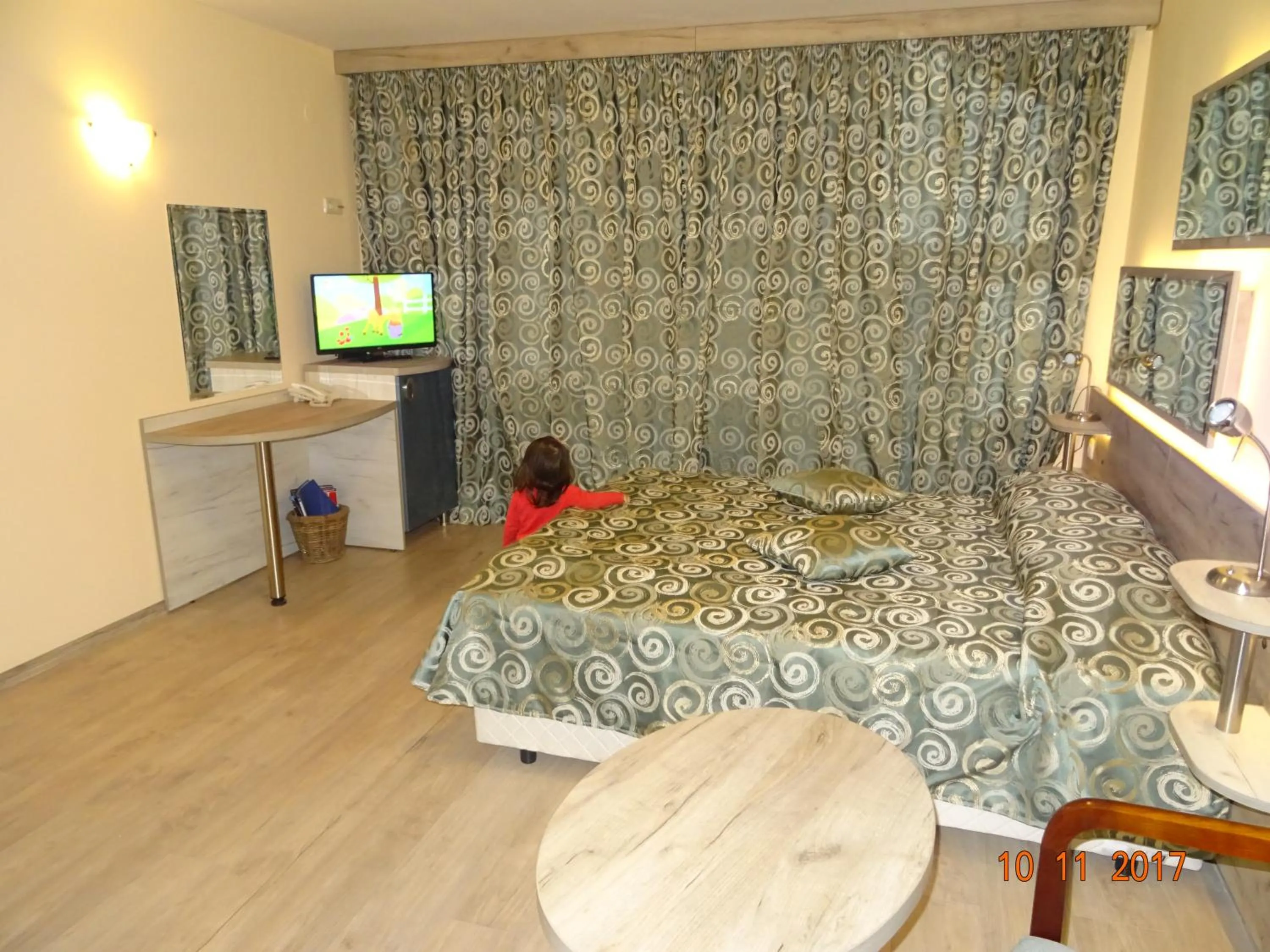 Photo of the whole room, Bed in Victoria Hotel