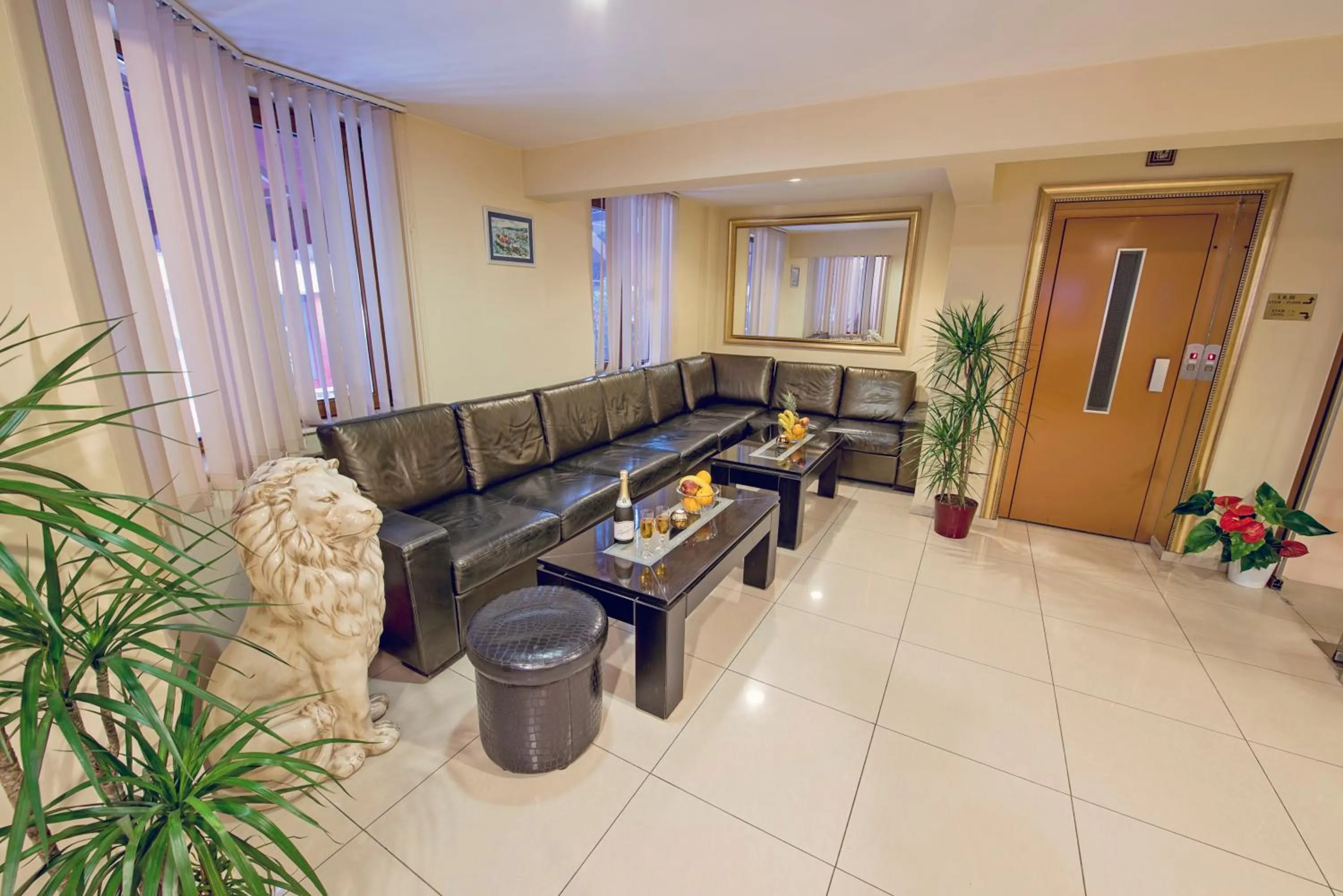 Lobby or reception in Victoria Hotel