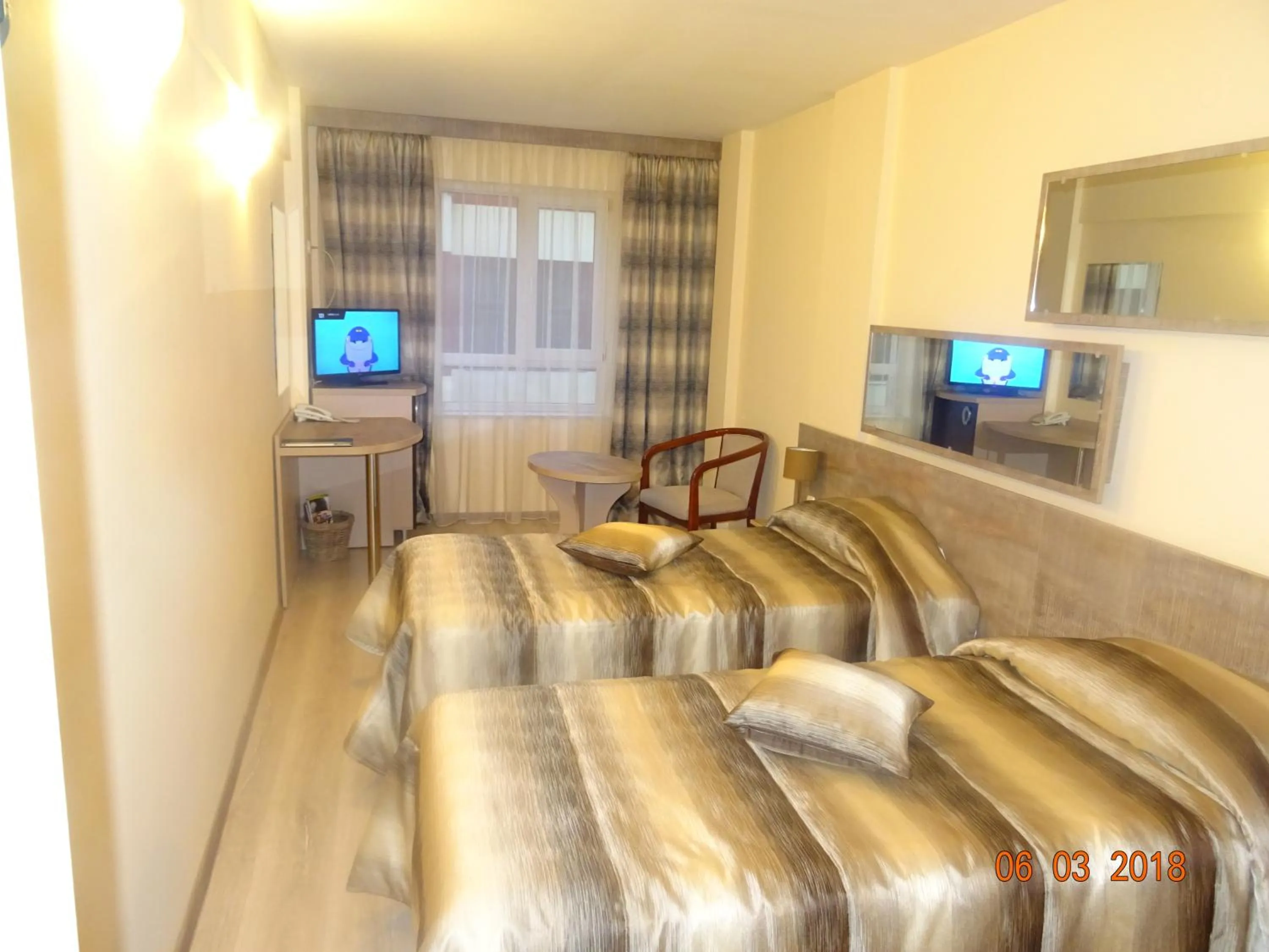 Photo of the whole room, Bed in Victoria Hotel