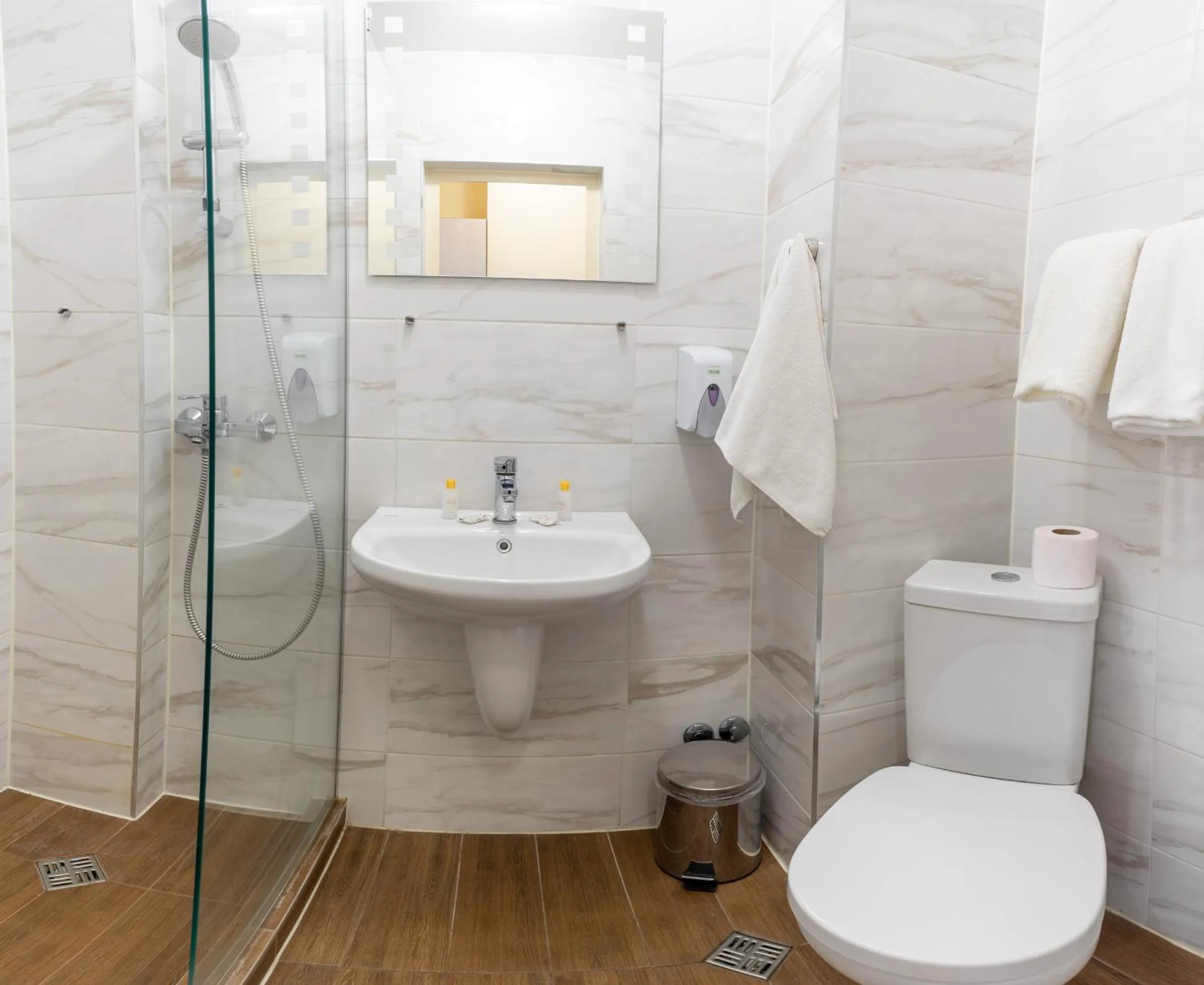 Toilet in Victoria Hotel