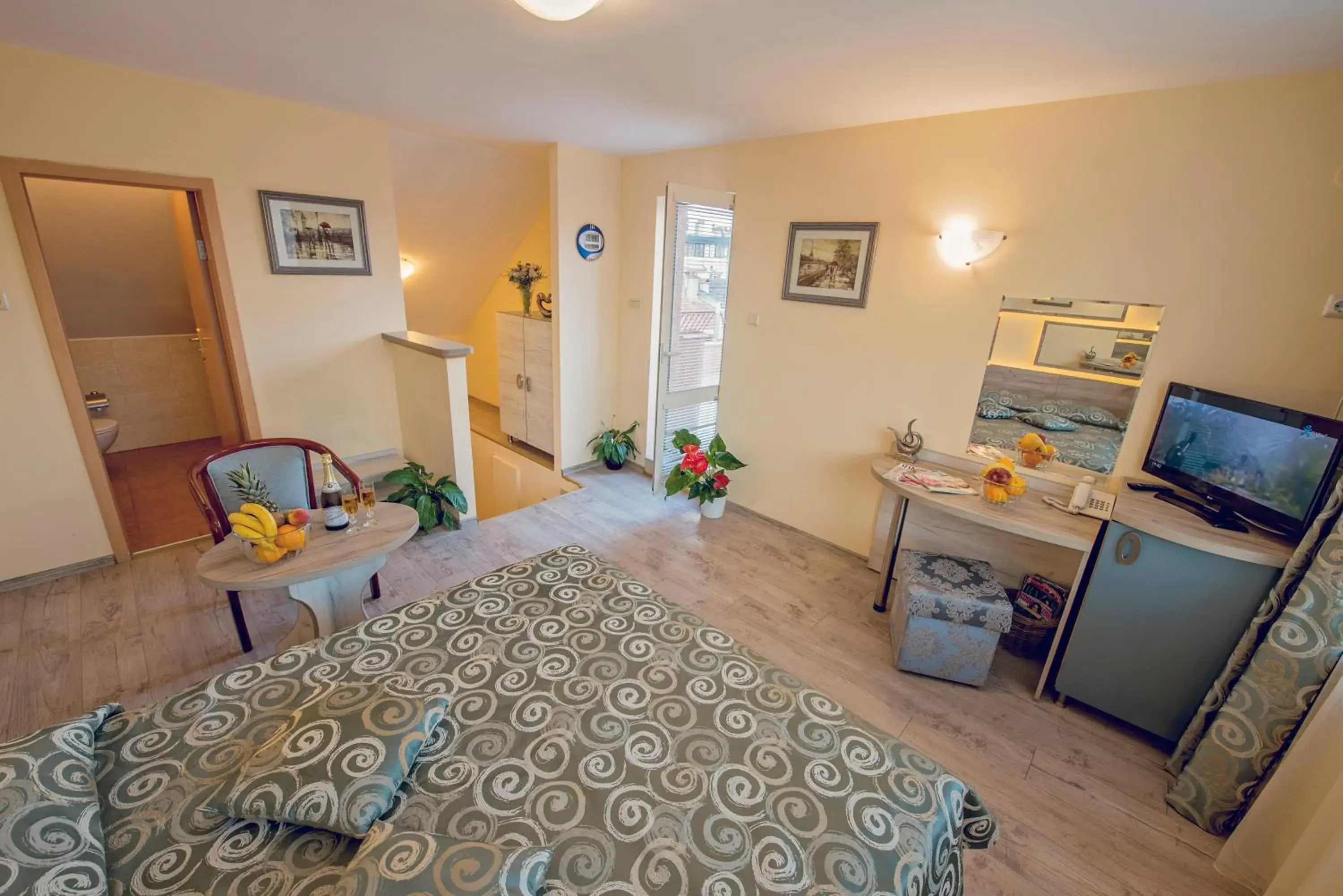 Photo of the whole room, Bed in Victoria Hotel Photo of the whole room, Bed in Victoria Hotel