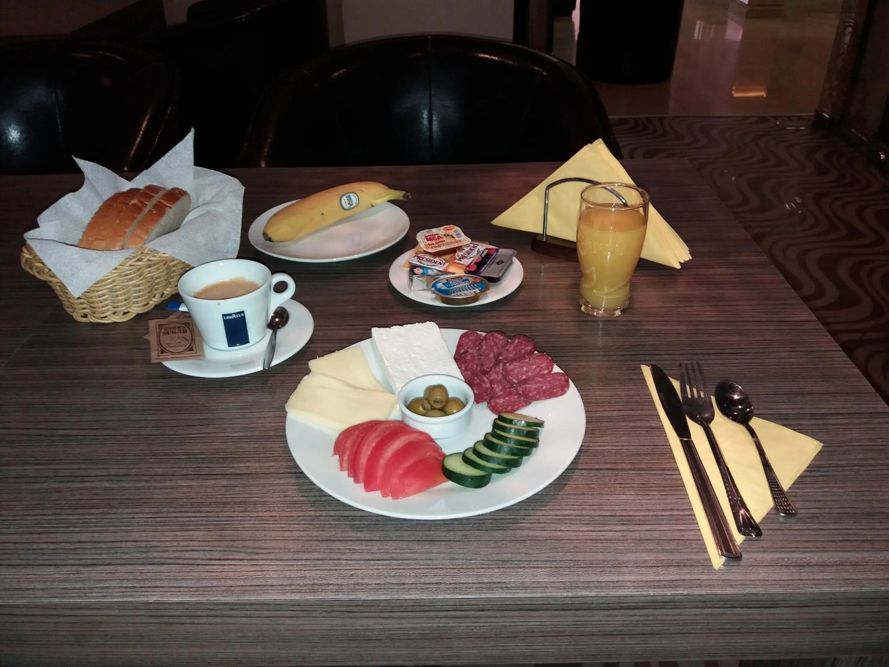 Continental breakfast in Victoria Hotel